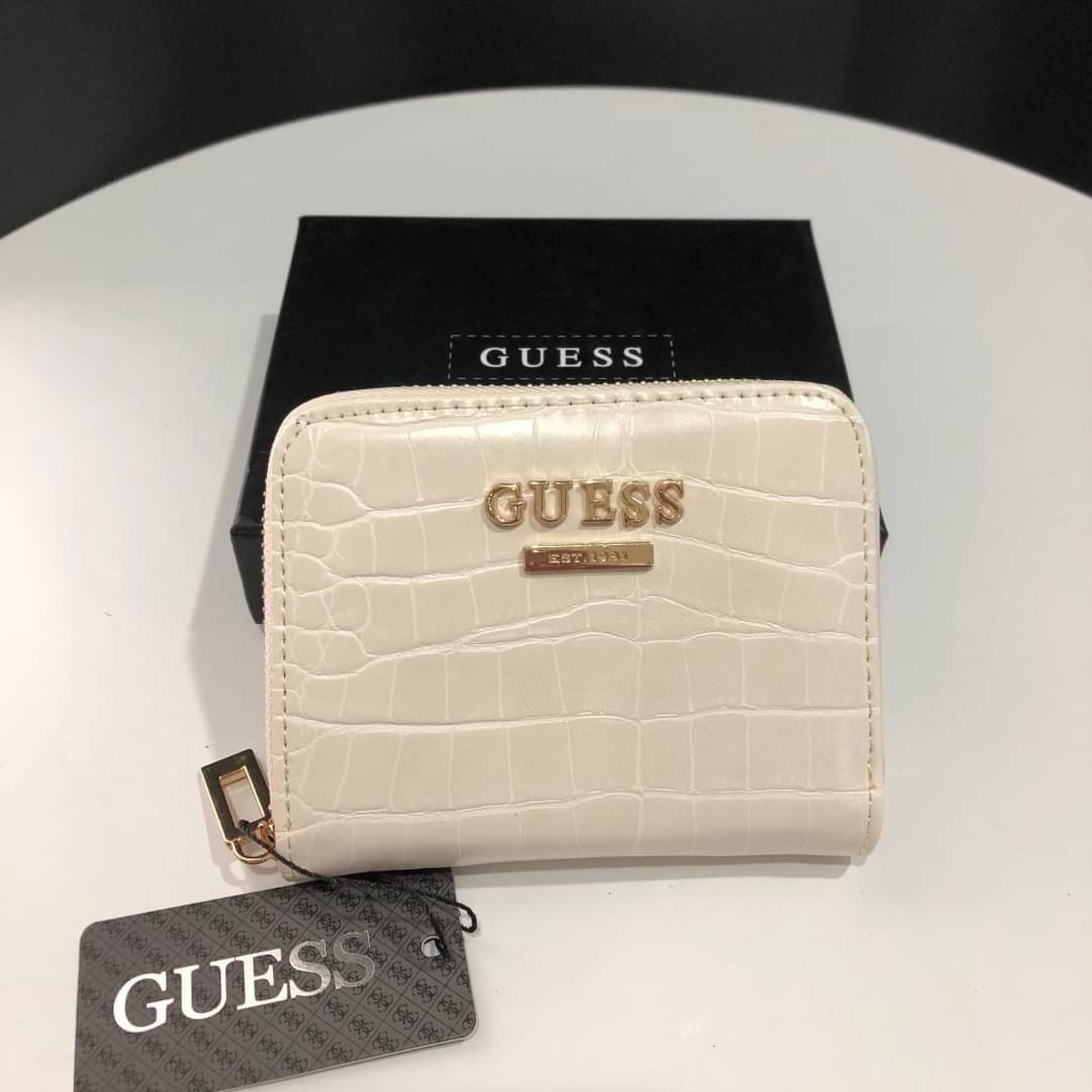 GUESS Basic Women Small Wallet กระเป๋าสตางค์แบบสั้น อะไหล่ทอง หนังปั้มลายสวยหรู