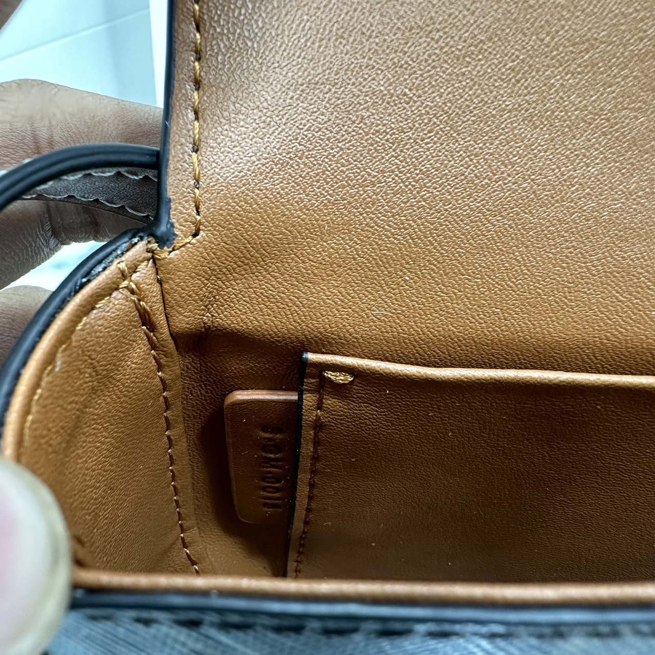 CELINE TRIOMPHE SHOULDER BAG / Celine SHOULDER BAG CLAUDE in shiny กระเป๋าสะพายไหล่ พร้อมสายสะพาย 2 เส้น เกรดออริ 1:1 ใช้งานต่างประเทศได้