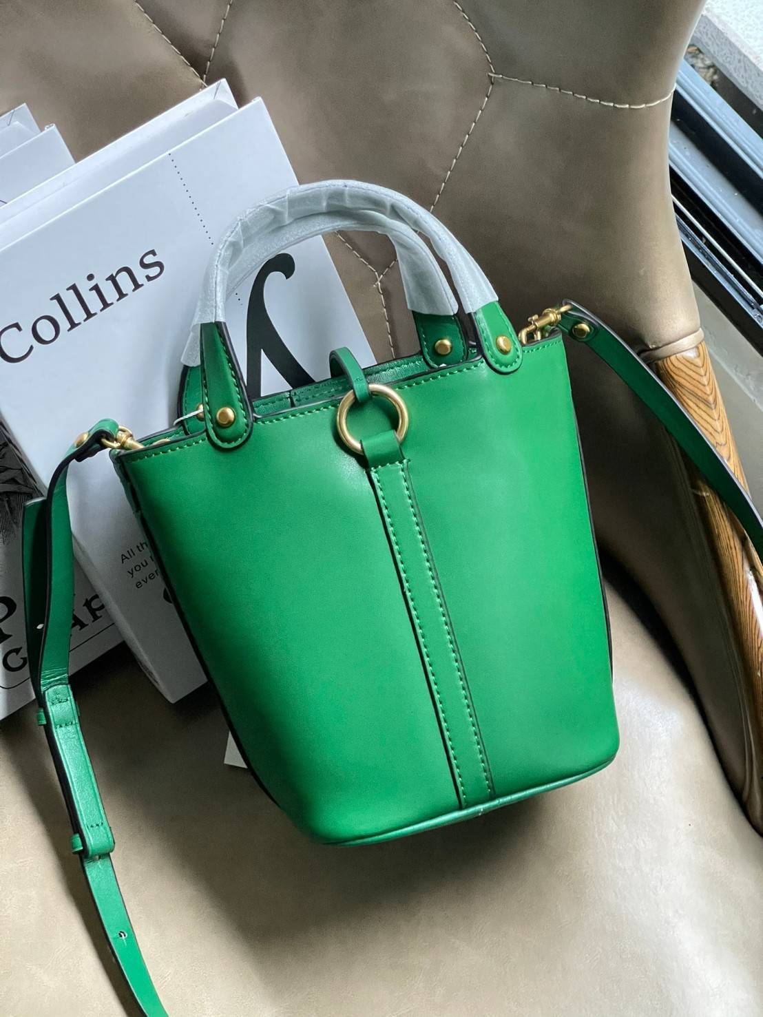 ของแท้ 💯% Tory burch miller mini bucket bag กระเป๋าทรงคลาสสิคจากTory burch มาพร้อมกับรูปทรงถัง ขนาดน่ารักกำลังดี