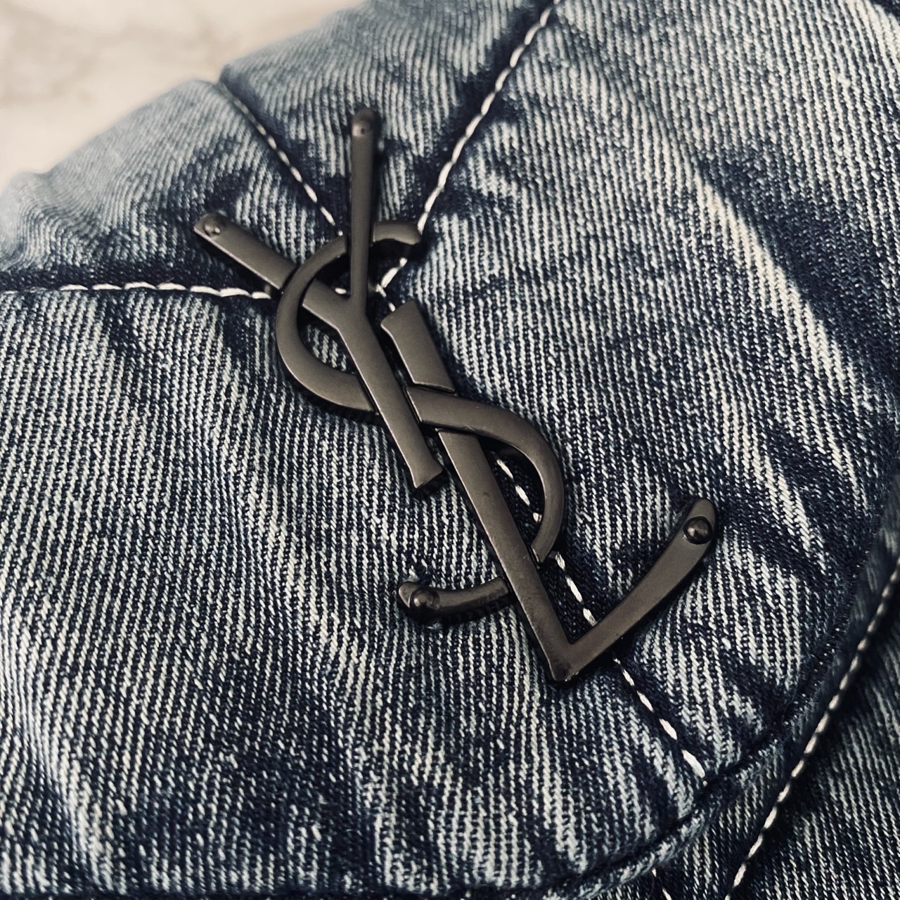 YSL Puffer denim shoulder bag กระเป๋าสะพายเดนิมฟอก สวยเท่ห์คลาสสิกลายเชฟล่อนเป็นเอกลักษณ์ รุ่นเดนิมยอดนิยม ทรงสวย ใช้ได้บ่อยไม่มีเบื่อ ดีไซน์เรียบหรู