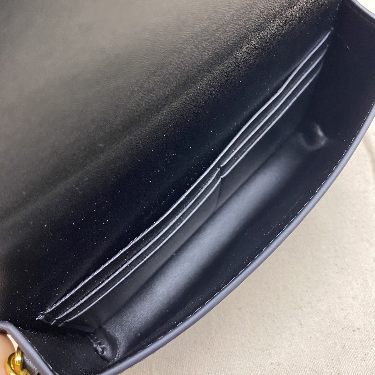 CD SIGNATURE MINI BAG Black Calfskin with Embossed / DIOR Clutch Bag พร้อมส่ง กระเป๋าสะพายทรงคลัท New for Winter 2023 คอลผู้ดี สวยหรู โดดเด่น ราคาสุดคุ้มพร้อมอุปกรณ์ครบ ไม่อยากให้พลาดน้า