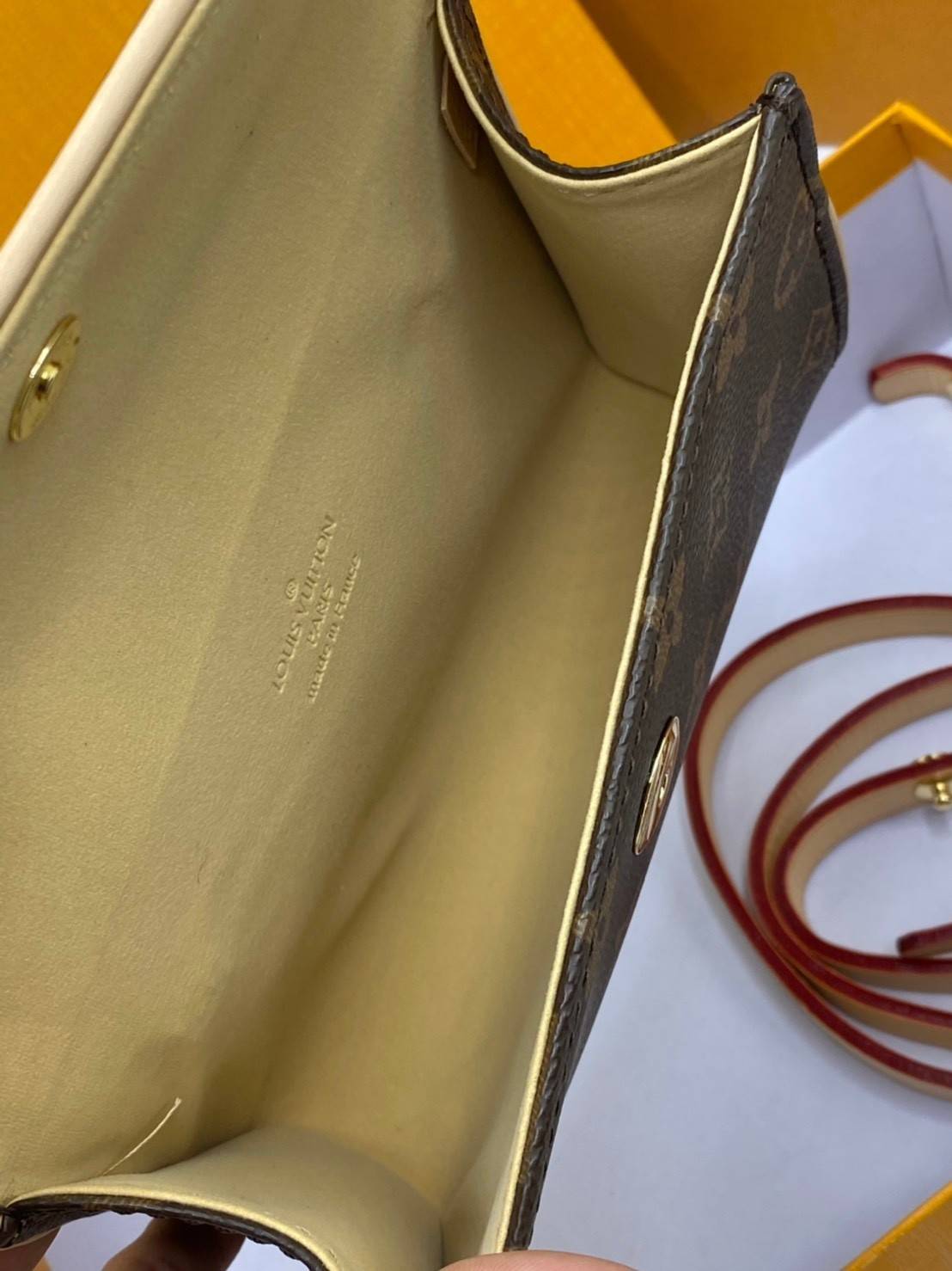 พรีเมี่ยมกิ๊ฟแท้ 100% 】พร้อมส่งที่นี่ที่เดียว VIP gift Louis Vuitton Mono Pouchette Florentine Belt Bag กระเป๋าคาดเอวหนังแท้สุดหรู มีจำกัดนะคะ