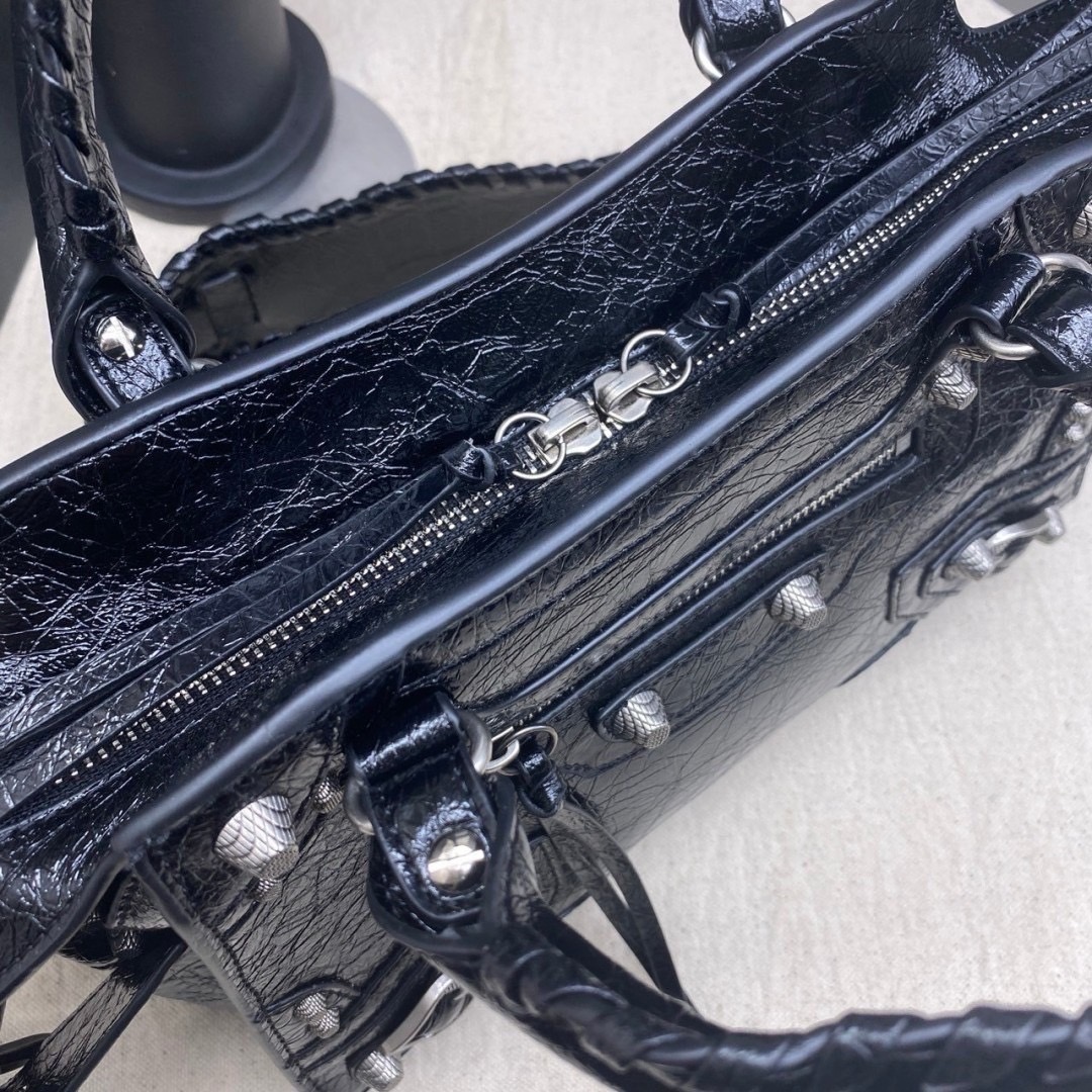 Balenciaga Neo Cagole XS Handbag in black Arena กระเป๋าสะพายรุ่นยอดนิยม สวยเท่ เกรดออริ 1:1 สลับแท้ ใช้งานต่างประเทศได้
