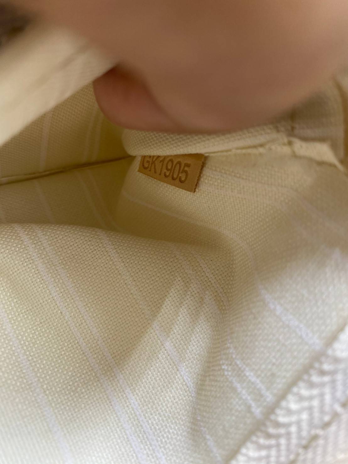 พร้อมส่งที่นี่ที่เดียว VIP gift Louis Vuitton ‘Summer By The Pool’ Multi Pochette Accessoires PINK , BLUE