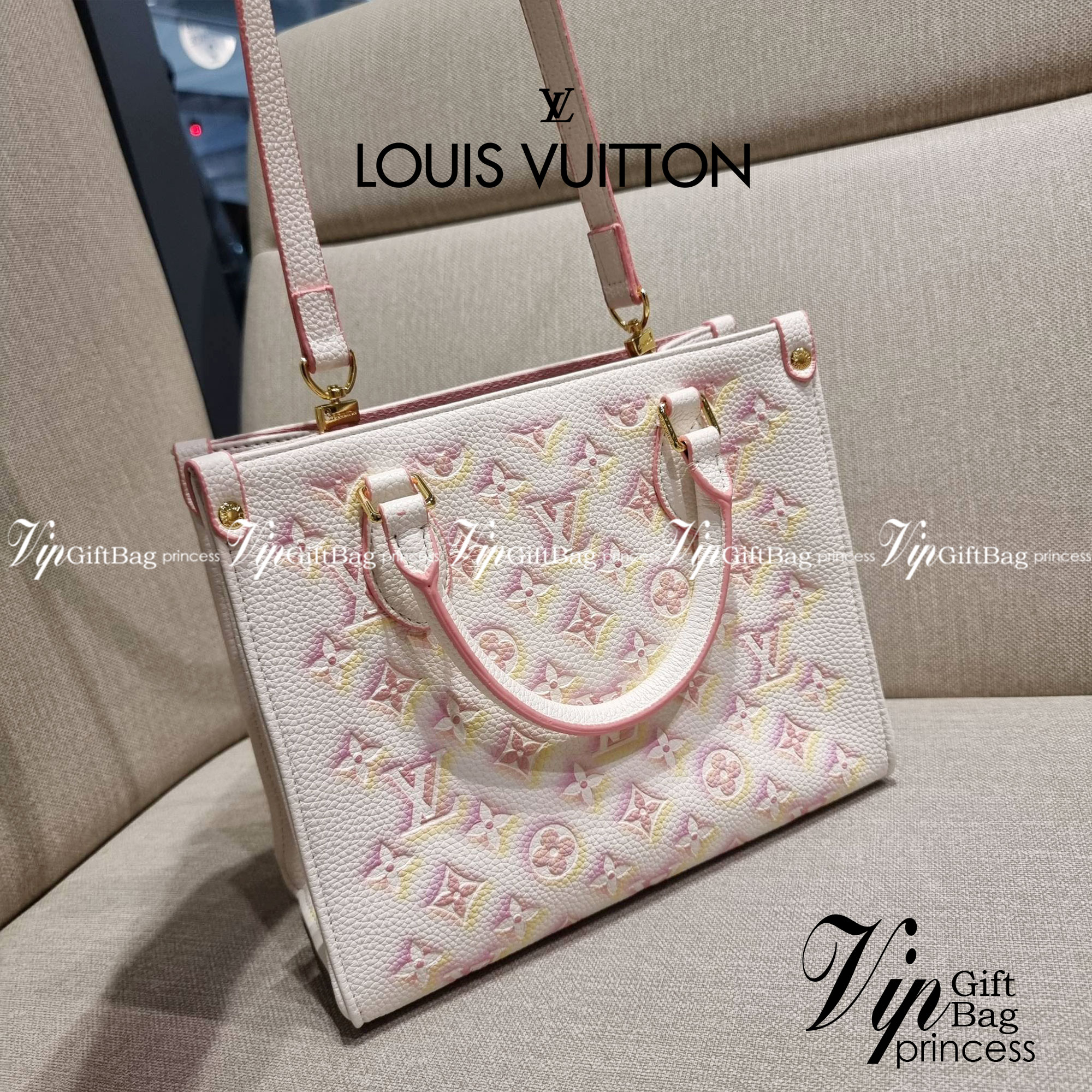 LV crossbody tote bag / LV Shopping Bag ดีไซน์ใหม่ น่ารัก ละมุน น่าใช้มาก กระเป๋าทรงโท้ทที่ใครเห็นต้องเป็นคลั่งรัก ดีไซน์คลาสสิค ผู้ดี หรูหรา โทนสีใช้งานง่าย ทุกสไตล์ วัสดุหนัง pepble มาพร้อมหูจับในตัว คล้องแขนก็ดูแพง หรือจะเกี่ยวสายครอสสะพายก็อัพลุคได้เล