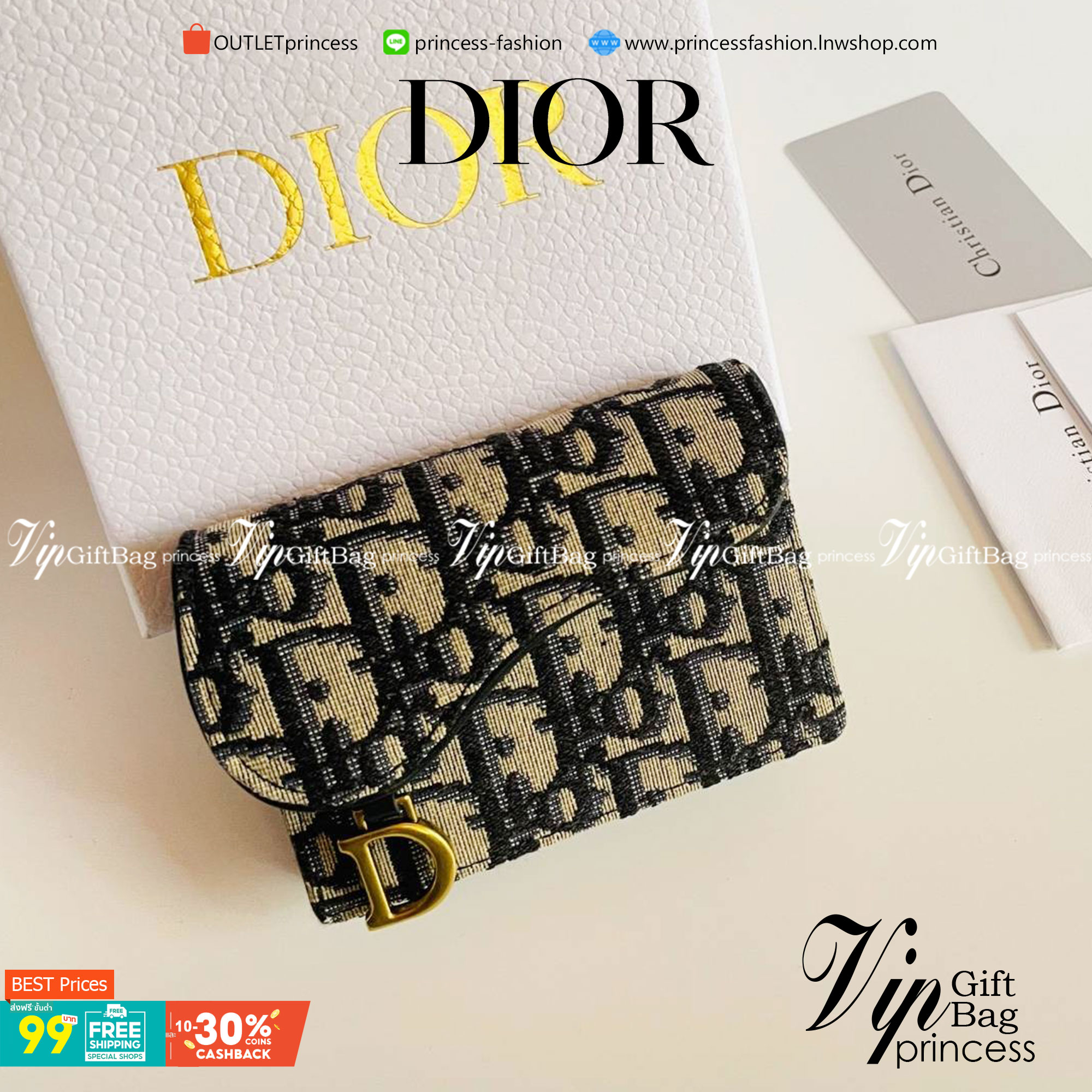 VIP 】DIOR MONOGRAM SADDLE FLAP CARD HOLDER BLACK กระเป๋าใส่บัตร ใส่เหรียญ วัสดุหนังแท้ และผ้า Jacquard อย่างดี ทอสวยงามที่สุด ผสมผสานความสง่างามและคลาสสิกที่เข้ากับยุคสมัย ด้านหน้าโดดเด่นด้วยซิกเนเจอร์ของ Christian Dior อะไหล่สีทองอ่อน เงางาม เป็นอีกหนึ่ง
