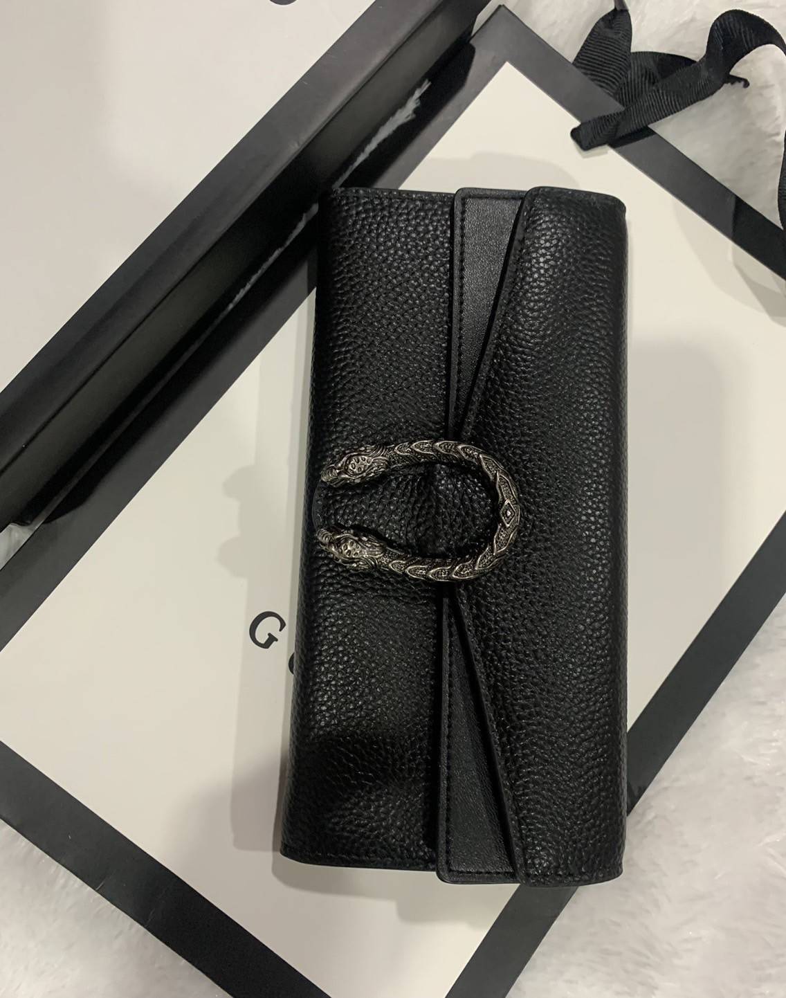 GUCCI Dionysus Long Wallet กระเป๋าสตางค์ใบยาว ดีไซน์อะไหล่สีรมควันทรงโค้งรูปหัวสิงโต วัสดุหนังแกะสังเคราะห์ หนังเงาสวยมาก