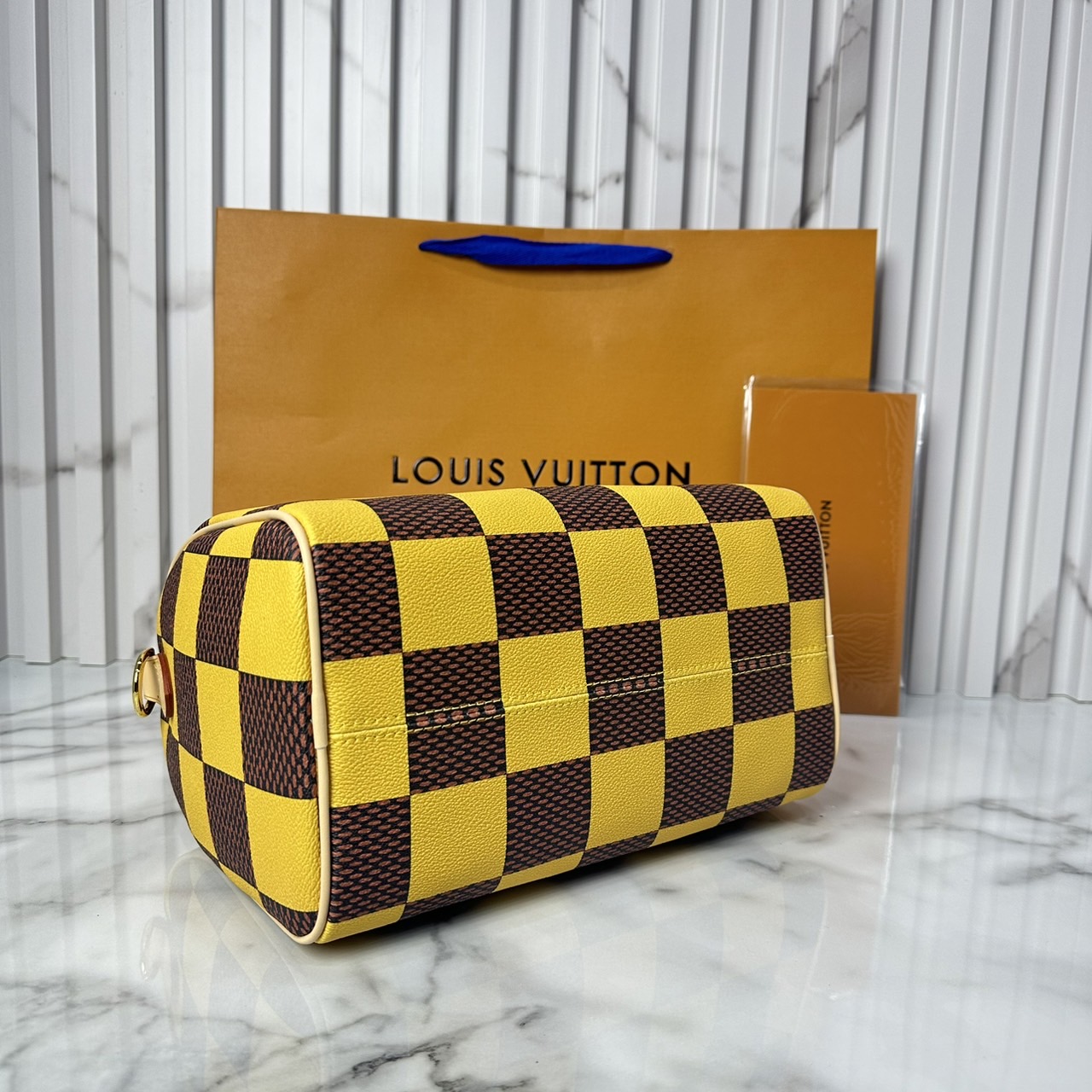 LV Speedy 25 Bandoulière Damier Pop กระเป๋าสะพายสปีดี้สีใหม่ Jaune Mat ราพุ่งไปแล้ว หลังจากตะลิชถือ รีบจับจองนะคะ ล็อทหน้าราคาอับแน่นอนเลยค่า