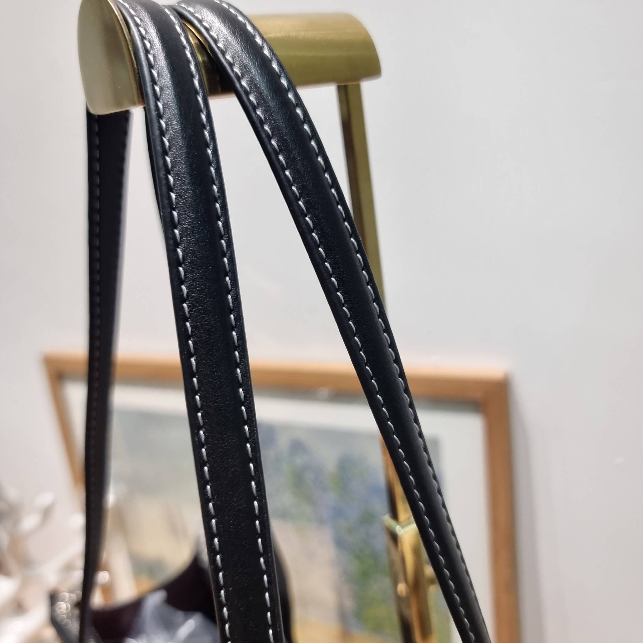 COACH NINA TOTE IN SIGNATURE CANVAS CL399 พร้อมส่ง 2 สี กระเป๋าโท้ทสะพายไหล่ ใบใหญ่ คอลเลคชั่นใหม่ ตอบโจทย์คนที่ชอบใส่ของเยอะๆได้อย่างดี ดีไซน์รูปทรงคลาสสิค เรียบหรู