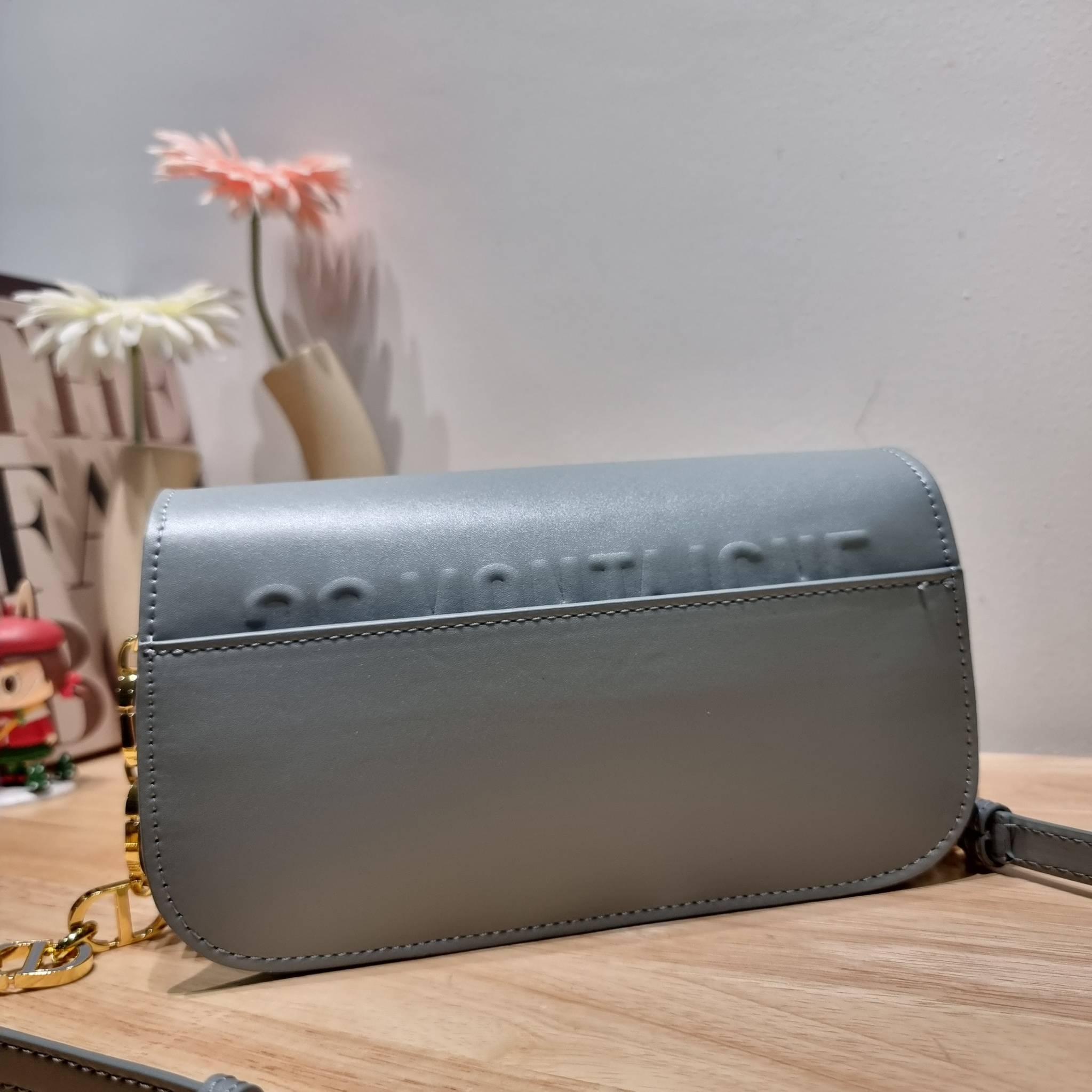 DIOR 30 MONTAIGNE AVENUE BAG สวยหรู ดีเทลแพง ต้องยกให้ไอเท็มนี้เลย กับกระเป๋าสะพายข้าง รุ่นที่ใครเห็นเป็นต้องรัก