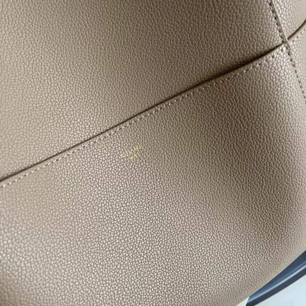 CELINE Sangle Bucket bag in soft grained calfskin / CELINE TOTE BAG พร้อมส่ง กระเป๋าทรงโท้ท ใบใหญ่ ภายในโล่งกว้าง จุของได้เยอะ ใช้งานง่าย ได้ทุกลุค สวยหรู