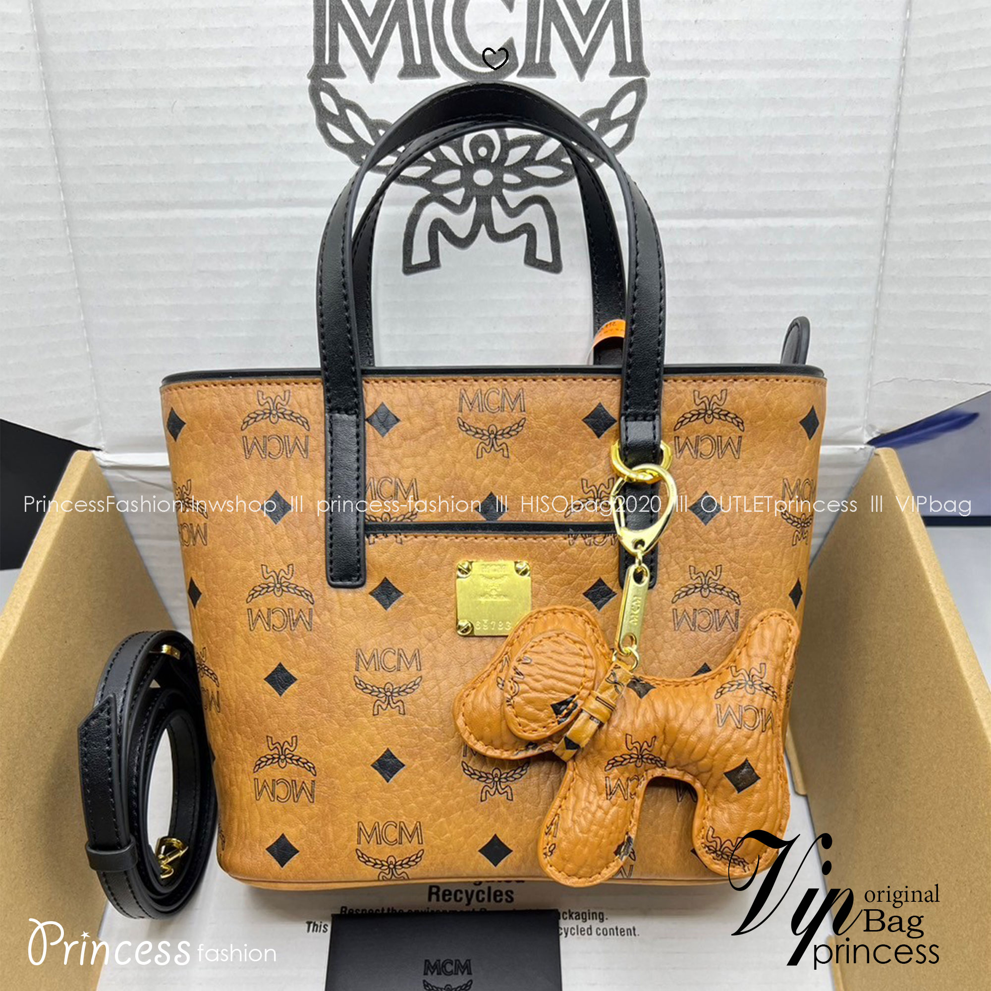 M.C.M Mini Anya Top Zip Shopper in Visetos กระเป๋าทรงโท้ท พร้อมพวงกุญแจน้องหมาห้อย พิมพ์ลายสวยงาม เกรดท็อปออริ 1:1 สลับแท้