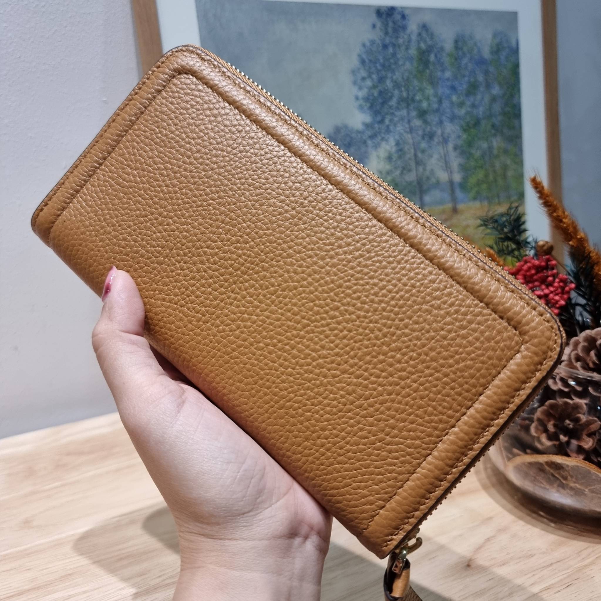 TORY BURCH THEA MULTI GUSSET ZIP CONTINENTAL WALLET กระเป๋าสตางค์ใบยาวเบสท์เซลเลอร์ ขนาดกำลังพอเหมาะ ดีไซน์เรียบหรู