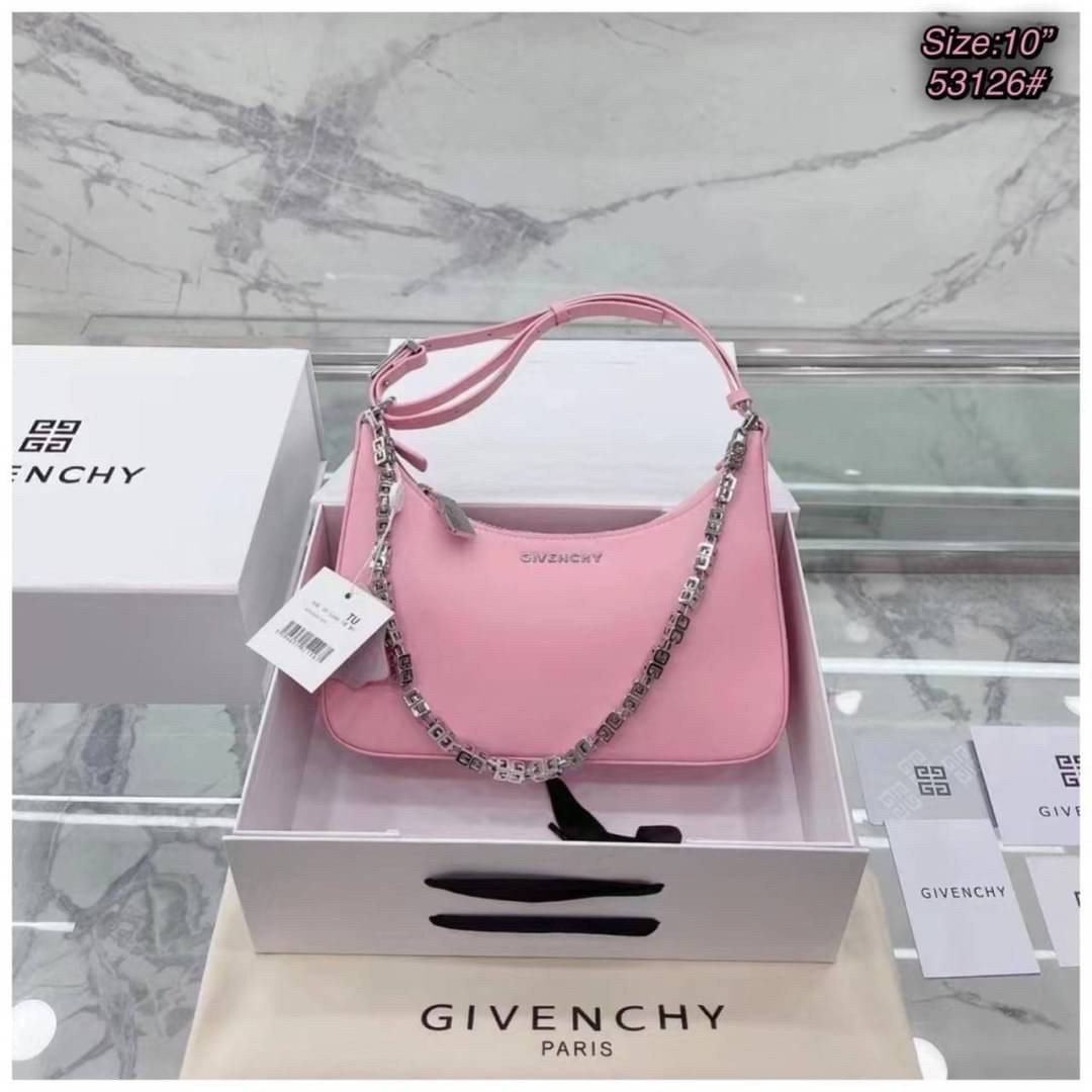 GIVENCHY SMALL MOON CUT OUT SHOULDER BAG 25cm พร้อมส่งที่ไทย กระเป๋าสะพายไหล่งานหนังเต็มใบ หน้าติดโลโก้แบรนด์มาพร้อมสายโซ่ งานสวยตามรูป อะไหล่เงิน สายสะพายปรับระดับได้ เกรดสวยหรู สาวๆ รีบจับจอง อย่าคิดนาน ราคานี้กับคุณภาพถือว่าคับแก้วมั๊กมากกกก