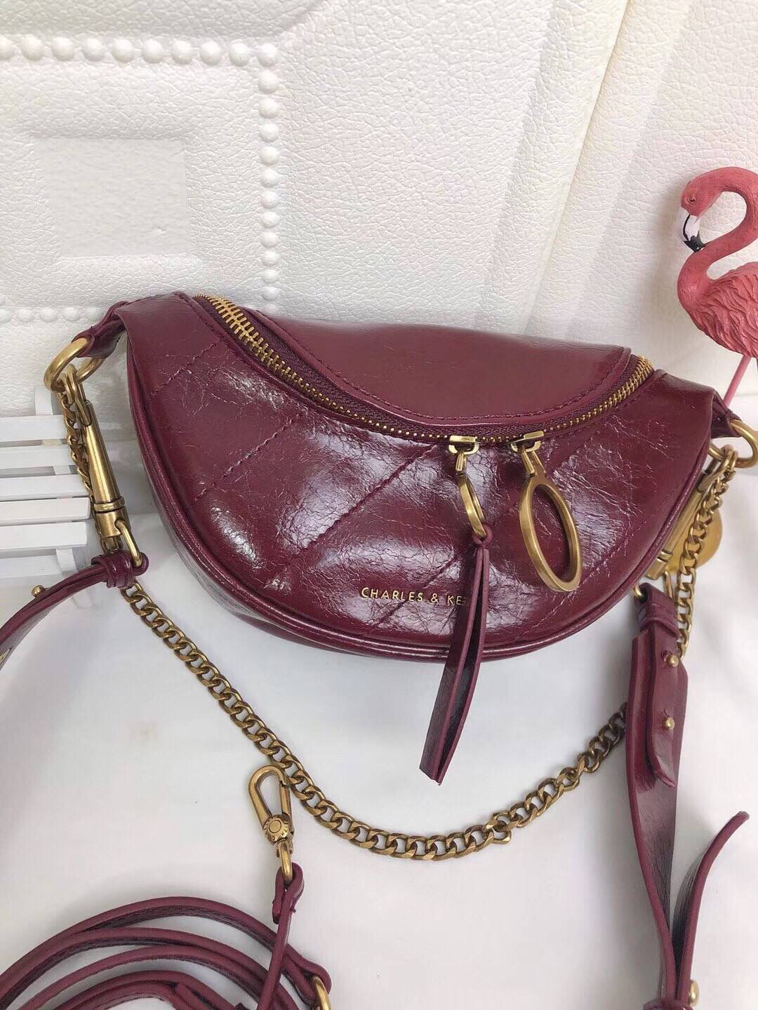 CHARLES & KEITH WRINKLED EFFECT RING ZIP TASSEL CROSSBODY BAG กระเป๋าสะพาย/คาดเอว/คาดอกรุ่นใหม่ล่าสุด เปิด-ปิดด้วยซิป ภายในโล่งกว้างมีช่องเล็กใส่บัตร จุของได้เยอะดีไซต์เก๋ไม่ซ้ำใคร สามารถสะพายได้หลายแบบไม่จำเจ ราคาสุดคุ้มห้ามพลาดค่ะ