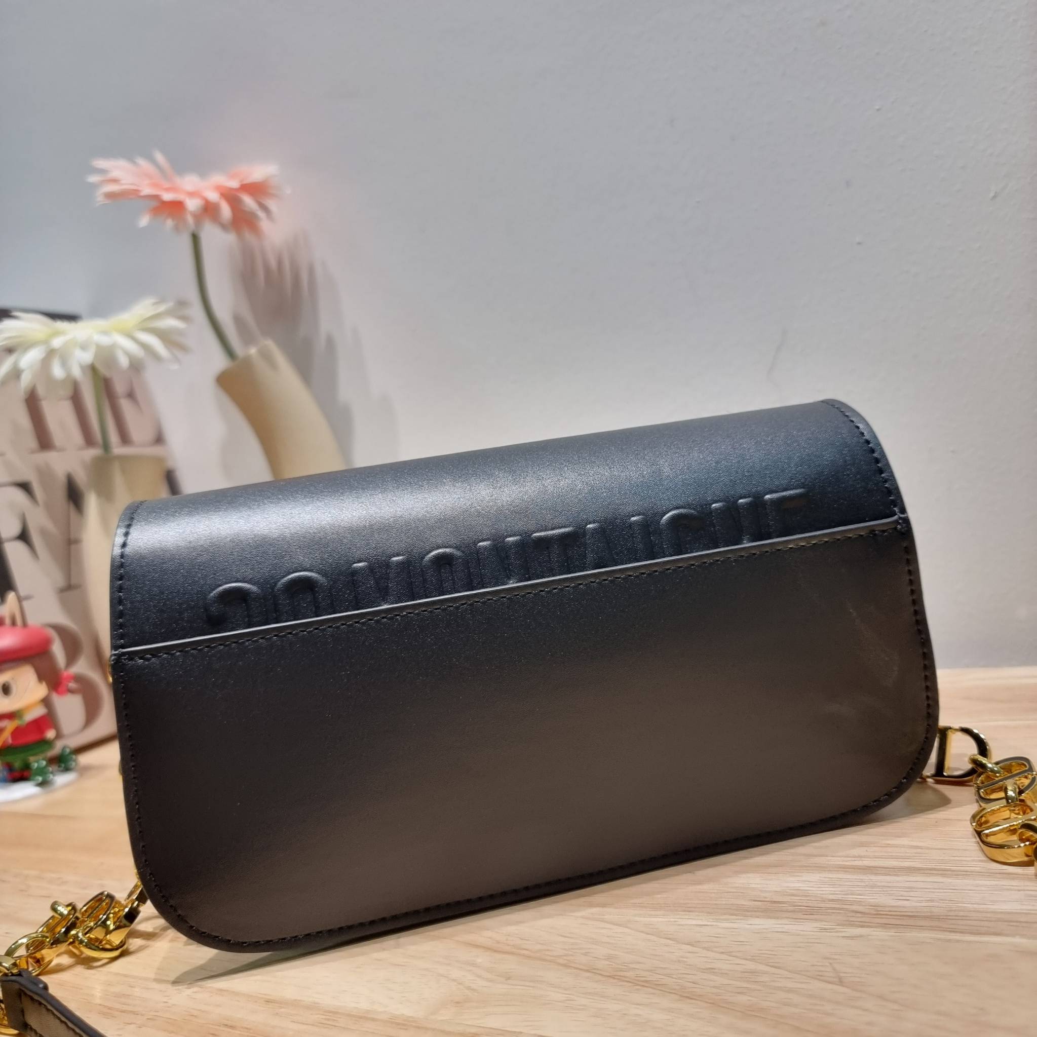 DIOR 30 MONTAIGNE AVENUE BAG สวยหรู ดีเทลแพง ต้องยกให้ไอเท็มนี้เลย กับกระเป๋าสะพายข้าง