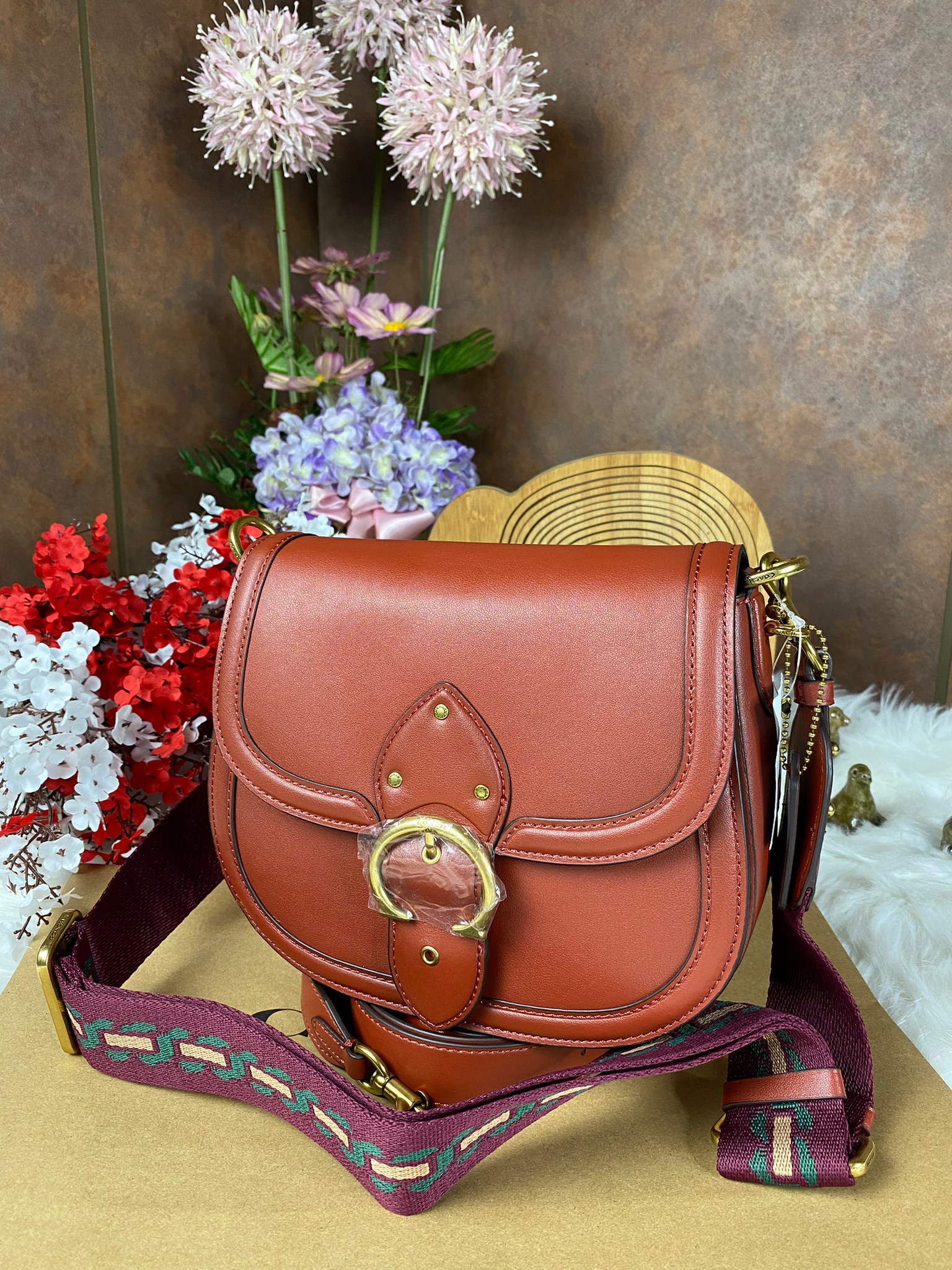 OUTLET 】COACH BEAT SADDLE BAG 10 แบบพร้อมส่ง จุกๆ เลยค่า The best item! ที่สาวๆรอคอย! ฮอตไฟลุก! สีหายาก ละมุนคุณหนู คอลเลคชั่นใหม่ ดีไซน์หรูหรา พิเศษมากๆมาพร้อมสายสะพาย 2 เส้น ใช้คู่กันหรือแยกสะพายก็สวยครบสูตร กระเป๋าสะพายทรง saddle คลาสสิค วัสดุหนัง glov