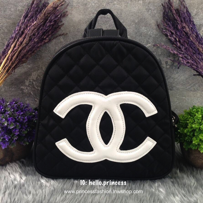 Chanel Backpack (S) กระเป๋าเป้ size mini VIP. gift ของแท้ จาก counter chanel ขนาดกำลังน่ารัก วัสดุ pu. ลายตารางหนังนิ่ม ด้านหน้ามี logo brand เปิดปิดแบบซิป แบ่ง 2 ช่องใหญ่ ภายในกว้าง ใส่ wallet ยาว, mini iPad ได้ มาพร้อมสายสะพายยาว ปรับได้ค่ะ