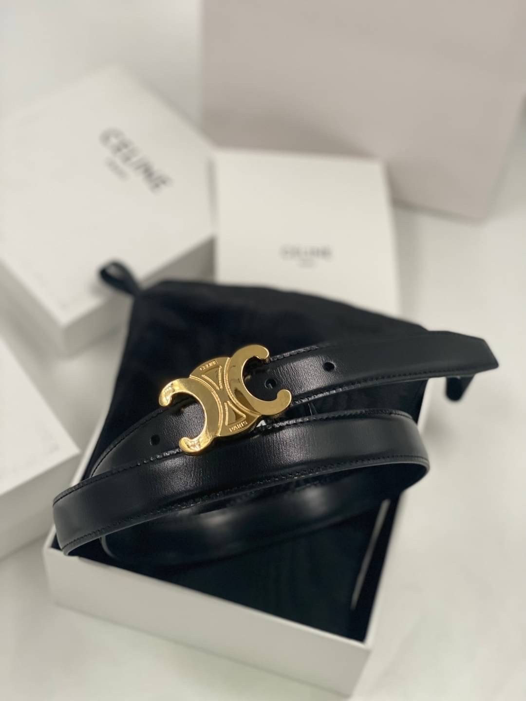 CELINE BELT 2.5cm เข็มขัดที่ควรมีที่สุดในยุคสมัยนี้ค่า เข็มขัดซีลีนหนังแท้สวย เกรดท็อปออริ เกรดดีสุด 1:1 สลับแท้ ใช้งานต่างประเทศสบายใจเลยค่า ตามตะลิสไปเลยย รับรองปังๆๆ