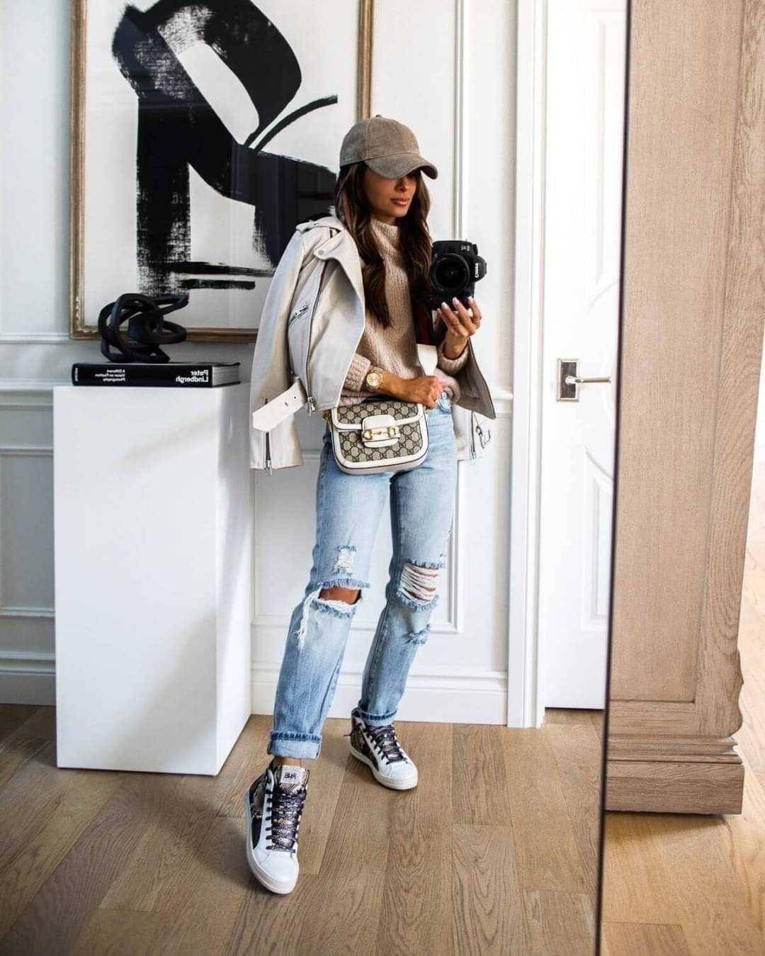 GUCCI HORSEBIT 1955 MINI BAG กระเป๋า crossbody รุ่นฮิต สุดหรูหรา คลาสสิค จุของสำคัญได้เยอะ มาพร้อมสายสะพายยาว 2 เส้น สามารถ ปรับระดับได้ ถอดออกได้ รุ่นนี้ใช้งานดีมาก บอกต่อกันถึงที่สุด ใช้ได้ทุกโอกาส เป็นอีกรุ่นที่โดดเด่นมากๆ