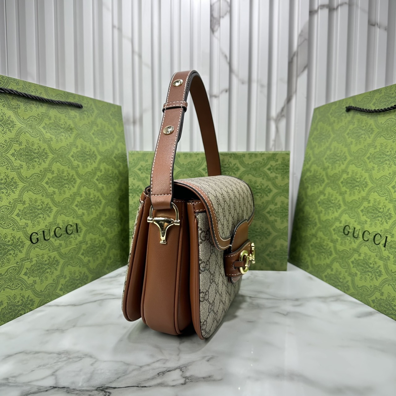 Gucci Horsebit 1955 Soft small shoulder bag ปรับโฉมใหม่เรียบสวยหรู กระเป๋าสะพายไหล่/สะพายข้างทรงคลาสสิค สวยผู้ดี ดารา เซเลปใช้กันเพียบ สวยอยู่ทรง
