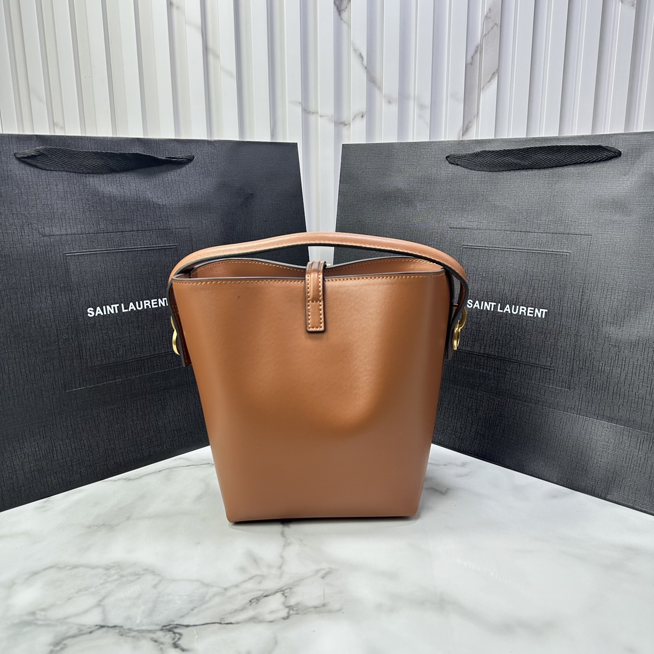 Small 6" YSL Le 37 in shiny leather Hobo Bag / YSL Bucket Bag / YSL Tote Bag กระเป๋าสะพายทรงโฮโบโท้ท งานหนังสวยเต็มใบ อะไหล่ทองสวยคลาสสิก ราคาแสนดีแนะนำของมันต้องมีจริงๆ
