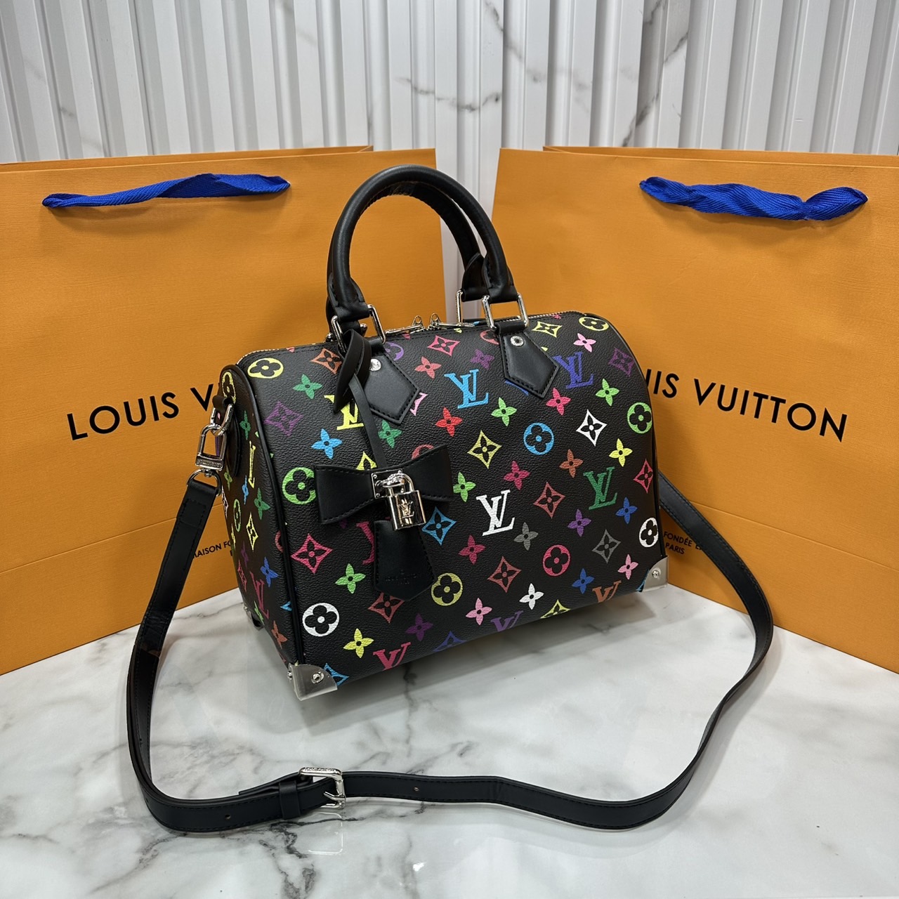 LV x TM Speedy Bandoulière 25 bag กระเป๋าทรงหมอน รุ่นใหม่ท็อปฮิต สวยหรูโดดเด่น มีชีวิตชีวาในคอลเล็คชั่น LV x Murakami ด้วยลายโมโนแกรมสุดไอคอนิกเปี่ยมสีสันที่รังสรรค์ขึ้นใหม่