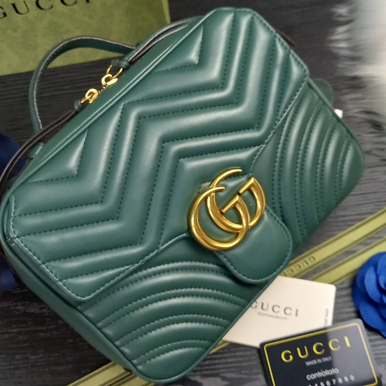 VIP GUCCI GG MARMONT TOP HANDLE SHOULDER BAG / BOLSA GG MATELASSE กระเป๋าถือ กระเป๋าสะพาย คอลเลคชั่นสุดหรู มาพร้อมสายสปอร์ตสะพายยาว สามารถปรับระดับได้ ถอดได้ เป็นอีกรุ่นที่โดดเด่นมากๆ การใช้งานคล้องตัวสุดๆ โดดเด่นด้วยโลโก้ GG ขนาดใหญ่เป็นเอกลักษณ์
