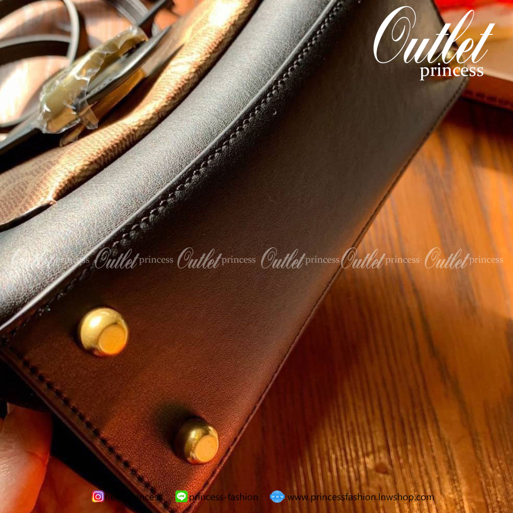 COACH TABBY TOP HANDLE 20 LEATHER BAG 💋กลับมาอีกครั้งตามคำเรียกร้องค่ะ!! กระเป๋าถือ//สะพายข้างได้ วัสดุหนังแท้อย่างดี หนึ่งใบทำหนัง2แบบได้อย่างลงตัว สวยงาม มีอะไหล่ตัวC ใหญ่ด้านหน้าโดดเด่นหรูมากๆค่ะ