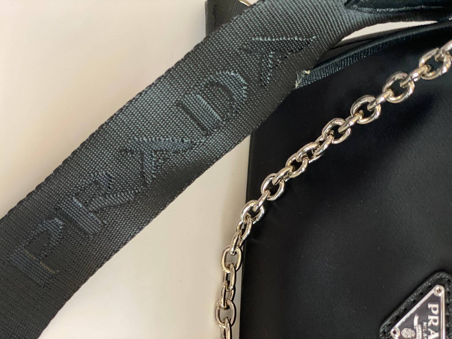 พรีเมี่ยมกิ๊ฟแท้ 100% 】PRADA Re-Edition 2005 nylon shoulder bag [black]