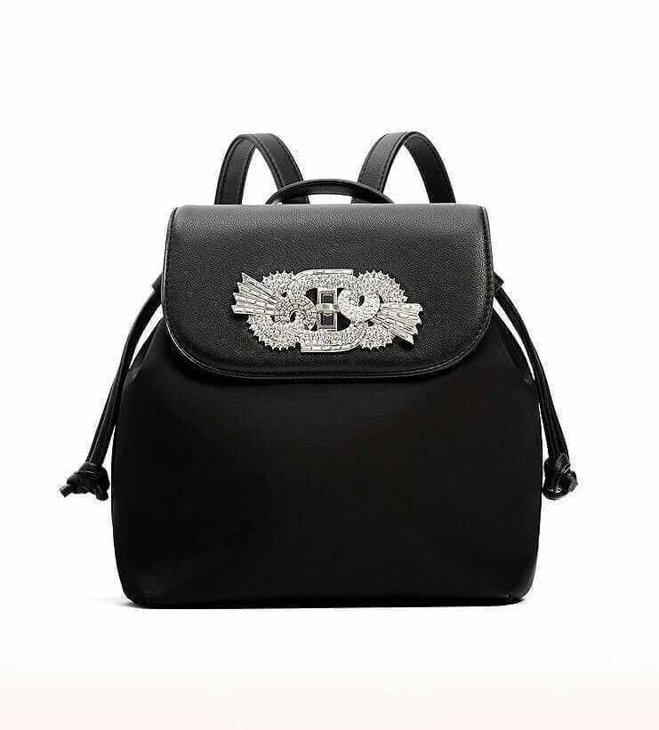 ZARA GAM DETAIL BLACK BACKPACK 2017 กระเป๋าเป้สีดำ ขนาดกำลังน่ารัก ด้านหน้าประดับเพชร และ crystal เพิ่มความ สวยหรู Diamante collection เปิดปิด ด้วยล็อคบิด ภายในมีโลโก้ และช่องใส่ของ พร้อมสายสะพาย โซ่ต่อหนัง ปรับระดับได้ ตัวจริงสวยหรูดูดีเข้าได้กับทุกชุดค่