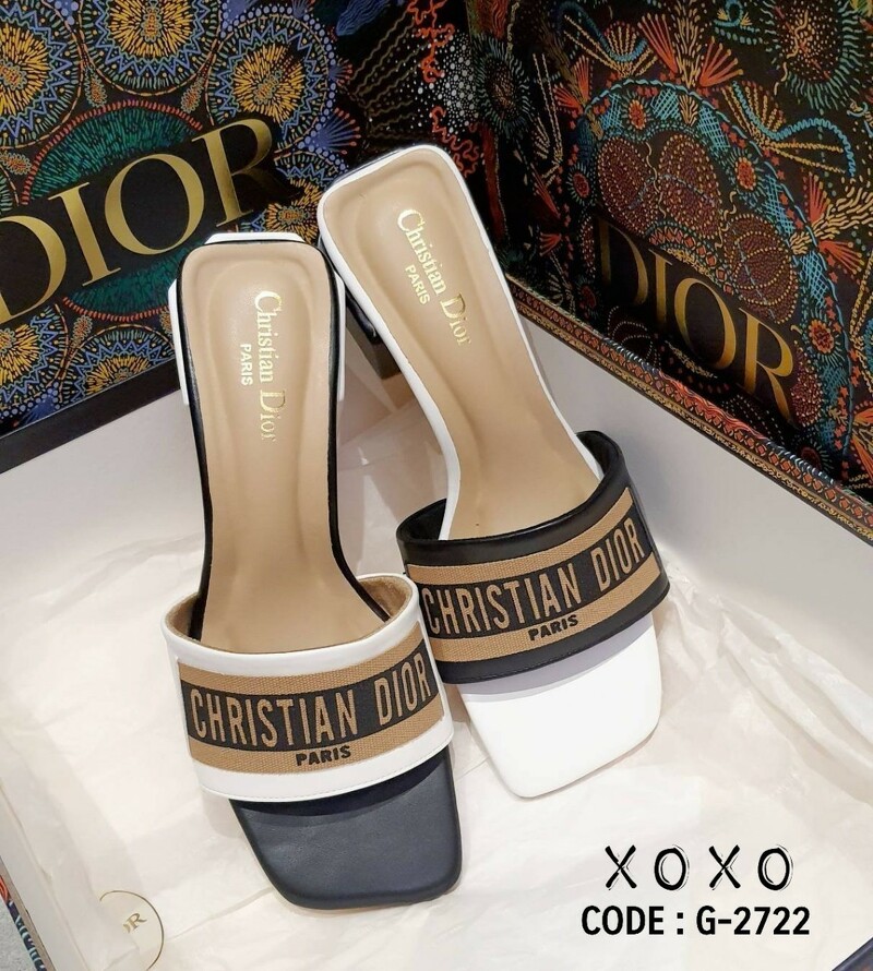 Christian dior รองเท้า งานสวม สวยเก๋ ดูแพงเกินราคาขาย สวมใส่ง่าย งานเรียบร้อย ส้นทรง 6 เหลี่ยม ใช้งานจริง ใส่สบาย ทรงตัวไม่เมื่อย
