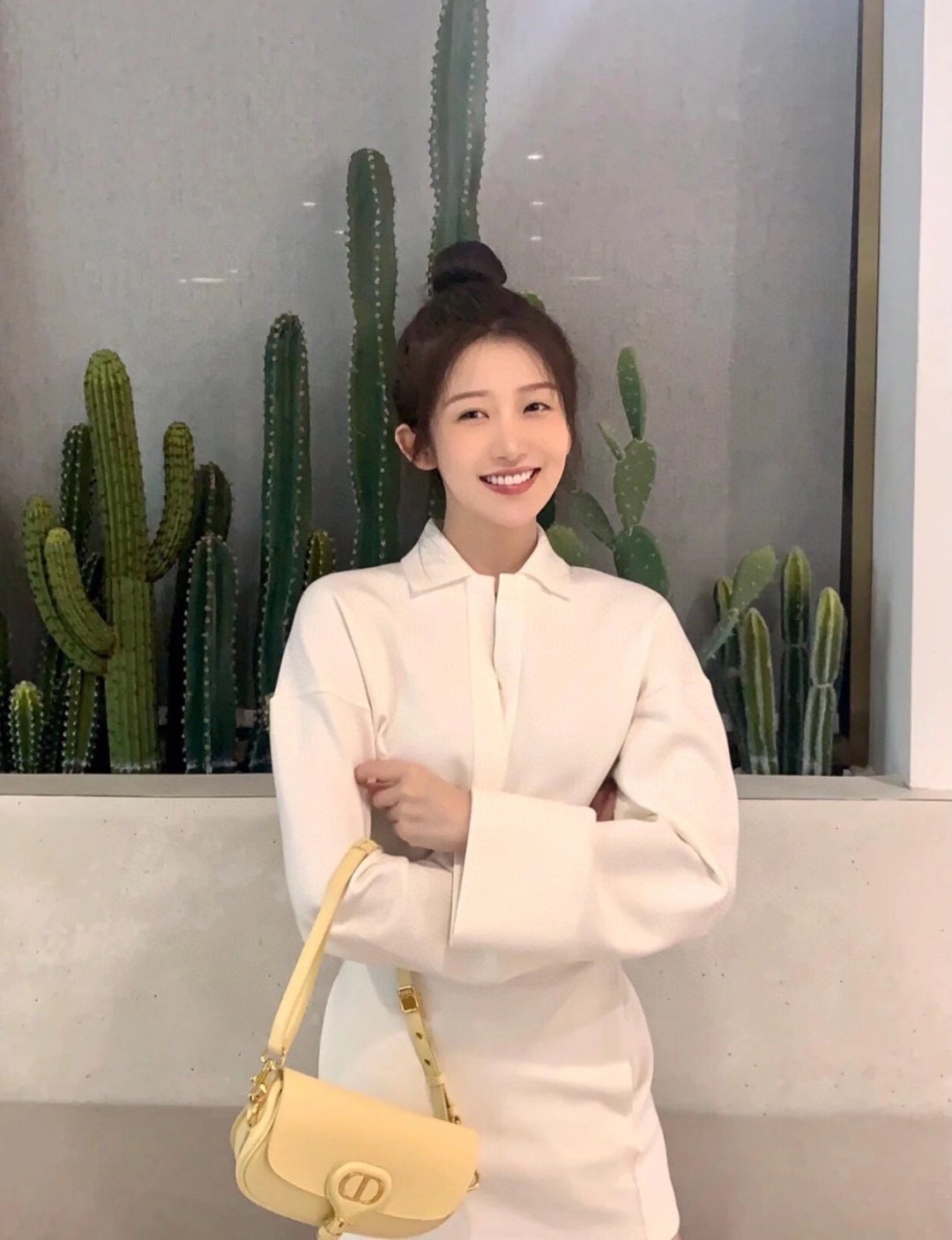 หนังแท้ DIOR BOBBY EAST-WEST BAG พร้อมส่งที่ไทย งานหนังแท้ทั้งใบเกรดออริจินอล ภาพสินค้าถ่ายจากงานขายจริง ใช้งานต่างประเทศได้ รุ่นใหม่ในฤดูกาลนี้ เพิ่มความทันสมัยให้กับซิลลูเอทของ Hobo ผ่านเส้นสายที่สง่างามและสัดส่วนที่กลมกลืนกัน สไตล์หนังลูกวัว โดดเด่นด้ว