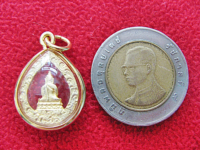 สินค้าหมดค่ะ จี้พระประจำวันเกิดวันพฤหัส ปางสมาธิ องค์ใหญ่ทรงหยดน้ำ ล้อมเพชรเลี่ยมทองไมครอนค่ะ