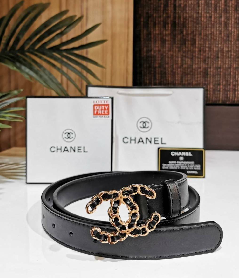 Chanel Vintage Logo Leather Belt VIP Gift With Purchase (GWP) พรีเมี่ยมกิ๊ฟ Limited จาก CHANEL PARFUME DUTYFREE วัสดุ Calfskin หนังแท้เรียบสวย หัวเข็มขัดโลโก้แบรนด์ 3D Vintage สายปรับระดับได้ มาในดีไซน์คลาสสิคเรียบหรูเข้ากับทุกลุ๊คแบบไม่มีเอ้าท์ พร้อม Ori