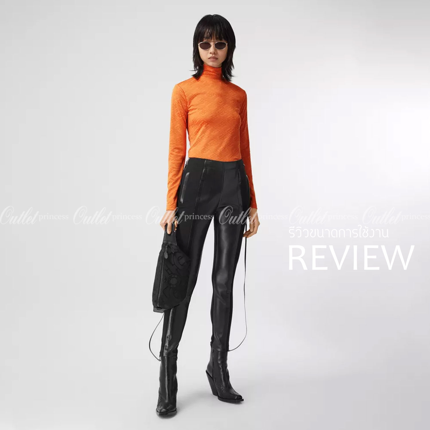 BURBERRY FRAGRANCES MONOGRAM BELT BAG VIP GIFT WITH PURCHASE (GWP) กระเป๋าพรีเมี่ยมกิ๊ฟ Limited จากน้ำหอม BURBERRY วัสดุ100%POLYAMIDE (Nylon & Canvas) น้ำหนักเบามีโลโก้ด้านหน้าเปิดปิดด้วยซิปหัวซิปแบรนด์ ด้านหลังมีช่องซิป ภายในมีโลโก้ใช้ใส่มือถือ กระเป๋าสต