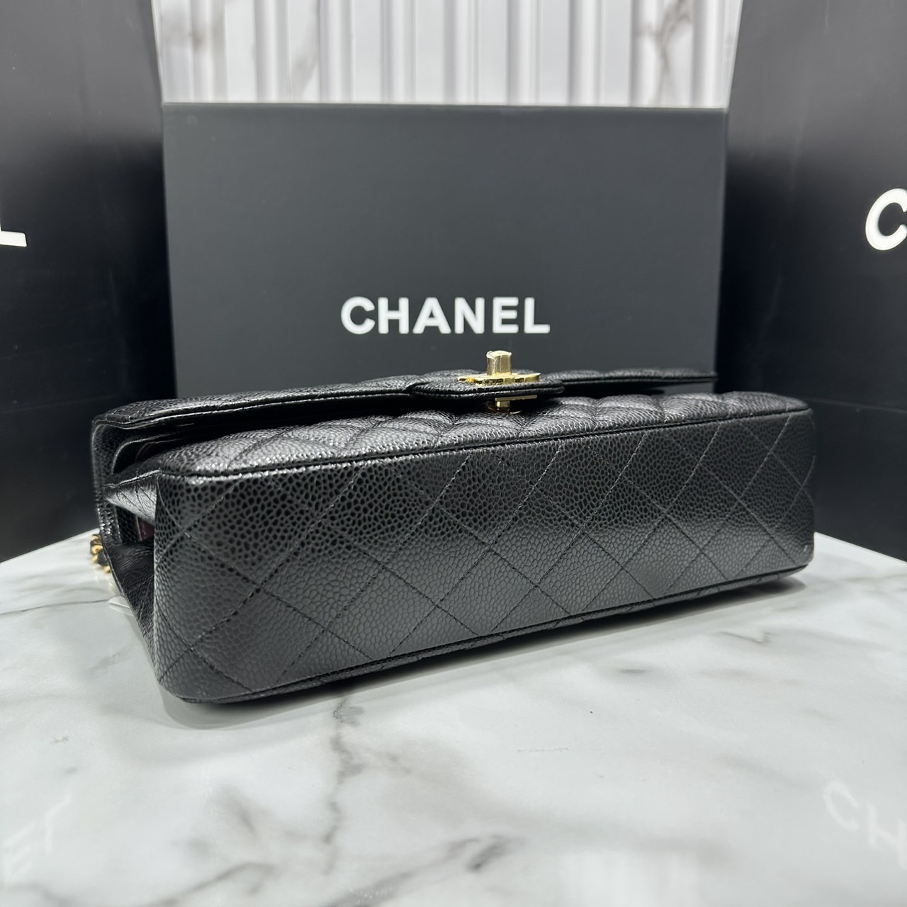 ORI หนังแท้ | ORI หนังแท้ | CHANEL Classic 25cm shoulder bag กระเป๋าสะพายรุ่นยอดนิยม หรูหราระดับตำนาน สวยงามเหนือกาลเวลา