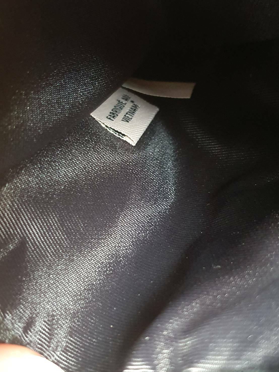 COACH Academy Sport Crossbody Bag กระเป๋าสะพาย crossbody สำหรับคุณผู้ชาย วัสดุหนัง ขนาดกำลังดี แบ่งช่องใช้งานเป็นสัดส่วน ทั้งภายนอก และภายใน ใส่ wallet ยาว mini iPad และของใช้ได้จุ กเานหลังมีอีก 1 ช่อง พร้อมสายสะพายยาว style sport ปรับได้ค่ะ