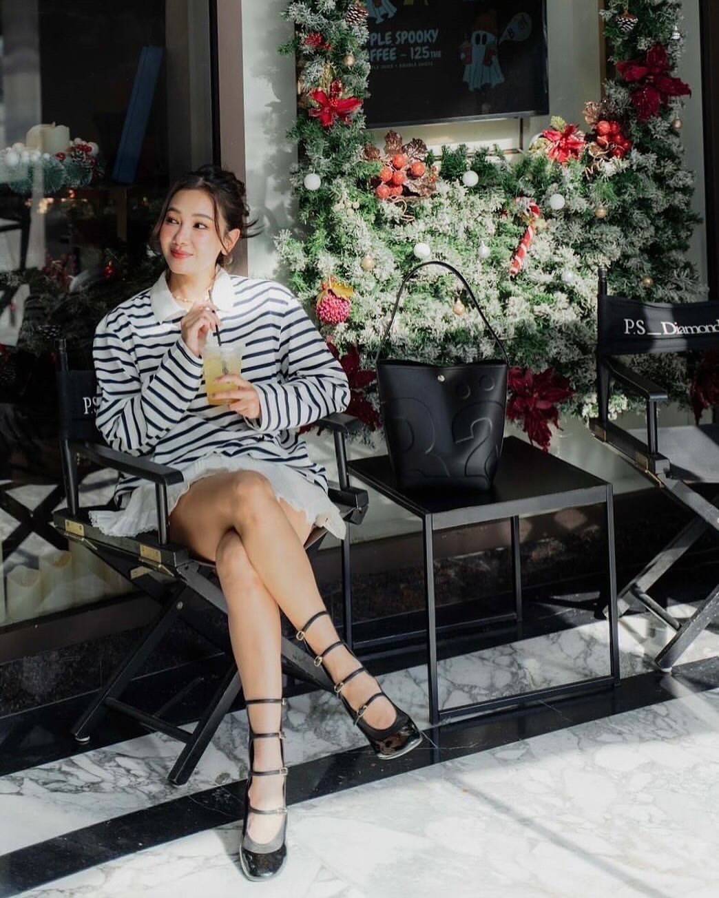 Rally The Bag Whisper กระเป๋าทรงบัคเก็ตงานหนังรุ่นใหม่ ฮอทติดลมบน มาแรงสะพายกันทั่วบ้านทั่วเมือง สายแบกสายขนห้ามพลาดจุของได้เยอะ รุ่นหนังผิวสัมผัสนิ่มมือ ทนทานและจุสิ่งของได้ครบครัน