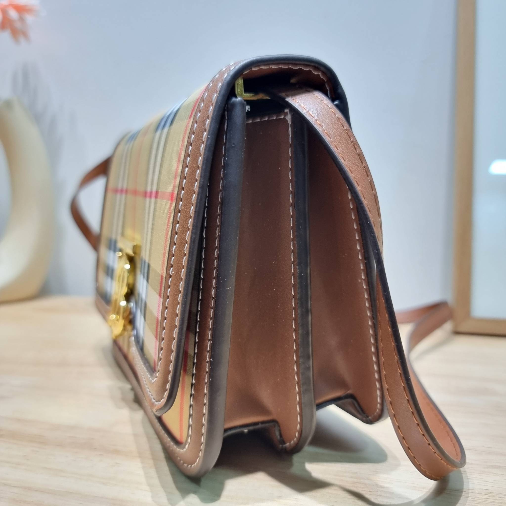 BURBERRY FRAGRANCES CROSSBODY BAG / BURBERRY SMALL CHECK CANVAS AND LEATHER TB BAG เบสท์ไอเท็ม!! คอลเลคชั่นที่ปังตลอดปี
