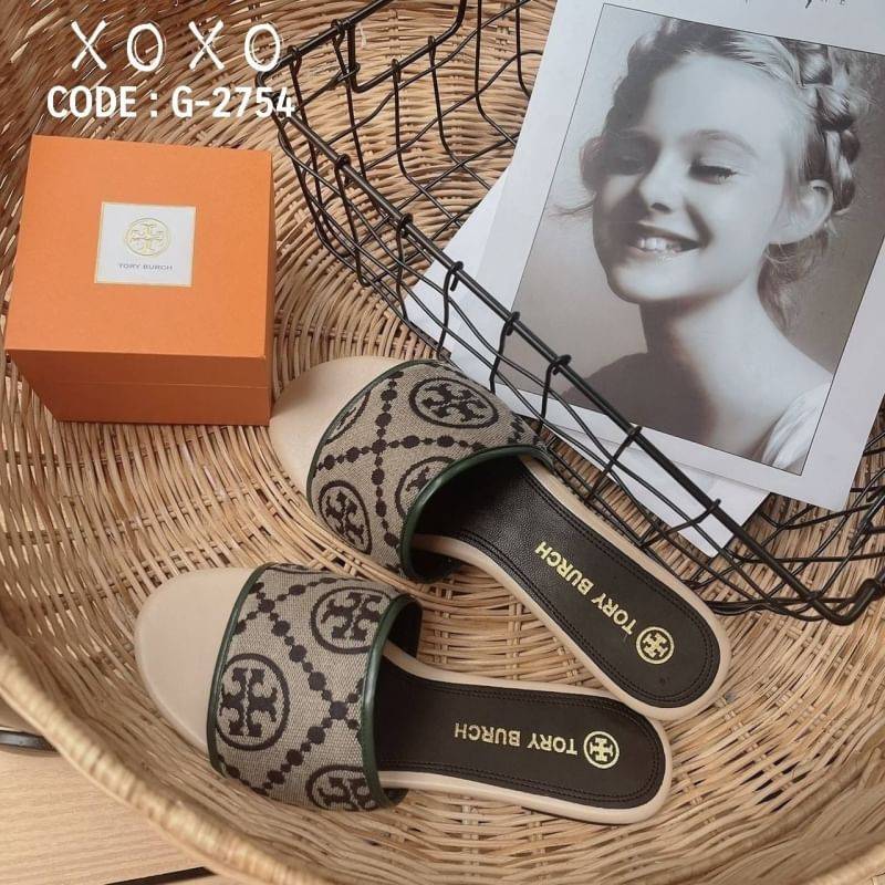 Tory Burch Sandals แตะสวม งานผ้าทอปักแบรนด์ ชนช้อป งานสวย เรียบร้อย สวยเกินราคาขายมากคะ สวมใส่ง่าย ใส่สบาย แมทส์ชุดง่าย น้ำหนักเบา