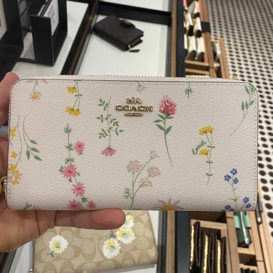 ของแท้ 💯% 】COACH C0033 ACCORDION ZIP WALLET PRINT น่ารักได้ไม่ต้องรอเช่นเคยอีกหนึ่ง!! กระเป๋าสตางค์ใบยาว น่ารักน่าใช้