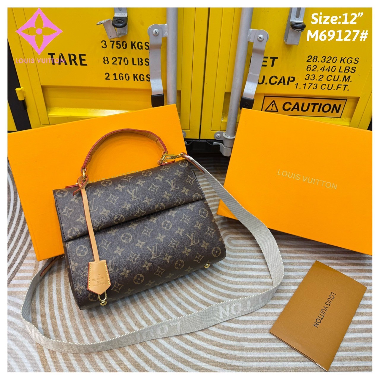 LV Cluny Bag Monogram Canvas กระเป๋าสะพายลายโมโนแกรม มาพร้อมดีไซน์ใหม่พิมพ์ลายสดใสมีชีวิตชีวา แรร์ไอเท็มที่สาวๆต้องมี! เป็นอีกรุ่นที่ขายดีมากเพราะใช้งานง่าย