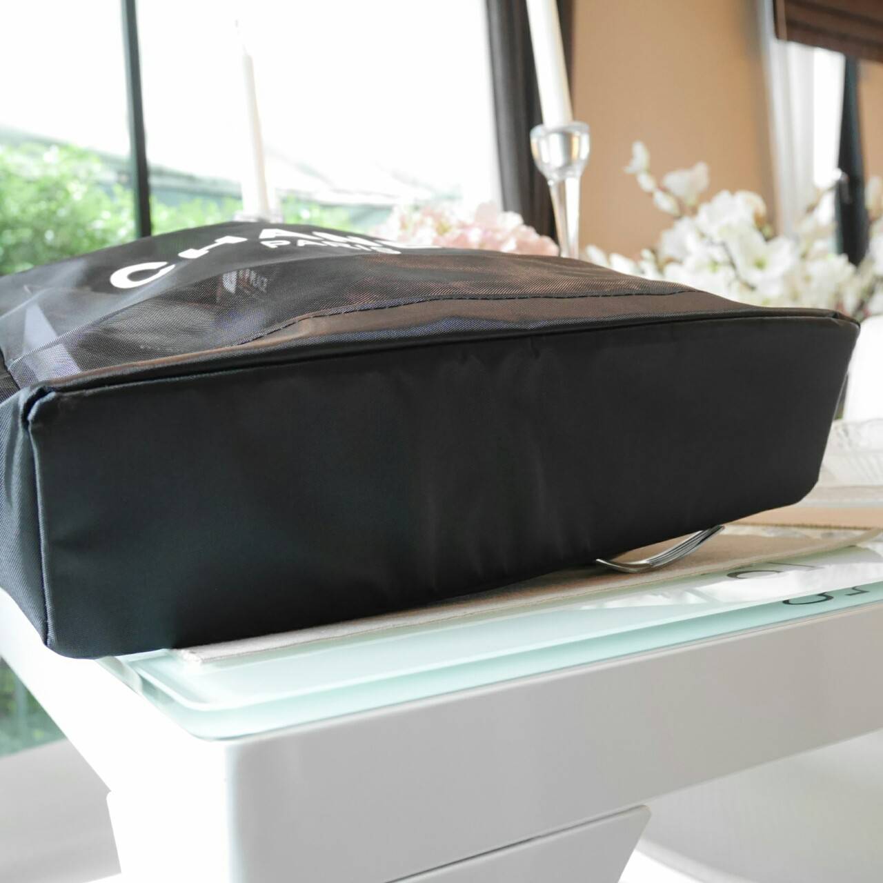 MUST HAVE! Chanel Cosmetic Shopping Bag กระเป๋าสะพายใบใหญ่ VIP Gift With Purchase Limited Edition พรีเมี่ยมกิ้ฟของแท้จาก Chanel Cosmetic Counter ใบใหญ่วัสดุ Nylon โปร่งลายทางปั้มโลโก้แบรนด์ เปิดปิดด้วยแถบแม่เหล็กซ่อนด้านในปากกระเป๋าบุที่ฐานเพื่อรับน้ำหนัก