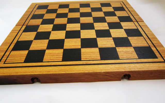 ชุดหมากรุกไทยแบบไม้พร้อมตัวเล่นงานแบบพกพา(ไม้จามจุรี)