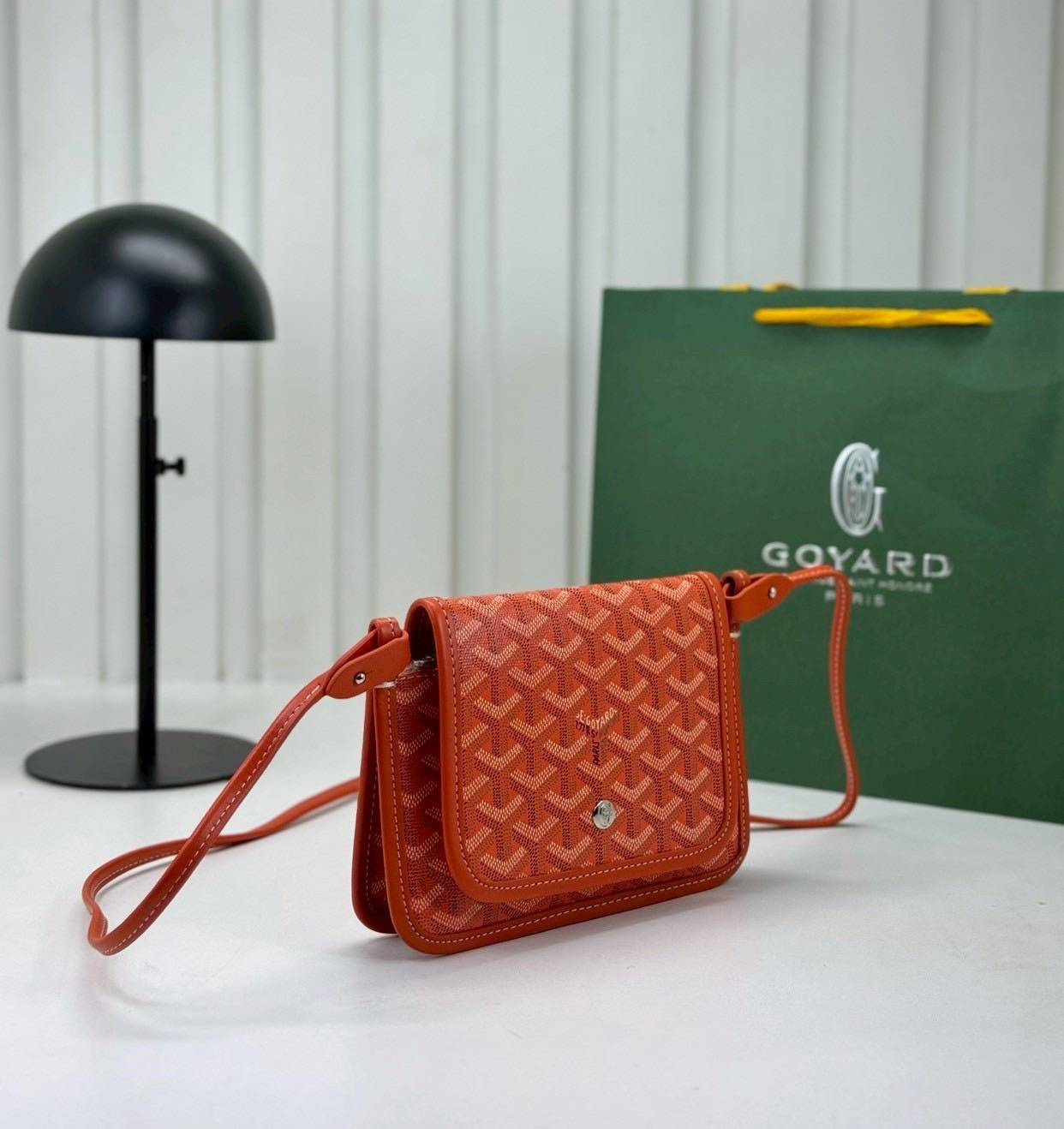 10 สี ORI หนังแท้ | GOYARD Plumet pouch-wallet กระเป๋าสะพายใบเล็กกะทัดรัด ดีไซน์กระเป๋าสตางค์ Plumet ดีไซน์มาพร้อมช่องใส่เหรียญ ธนบัตร และบัตรต่างๆ สามารถสะพายไหล่เป็นกระเป๋าสะพายข้างได้เหมือนกระเป๋าใบเล็ก