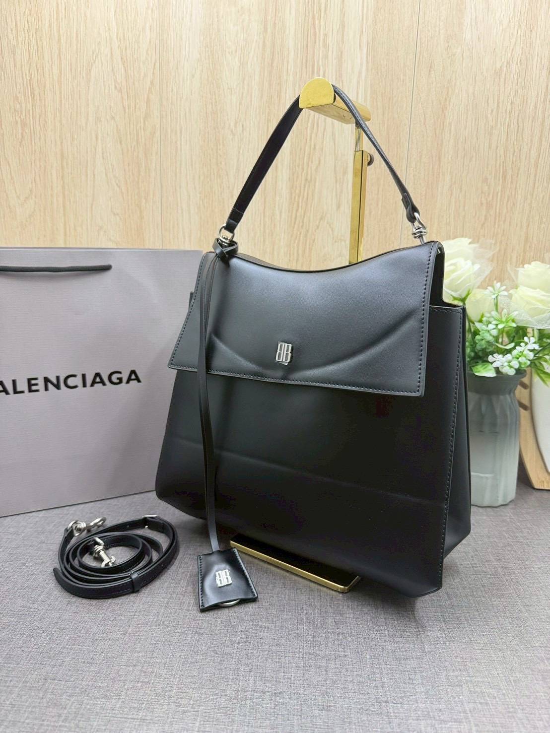 ORI หนังแท้ | Balenciaga Nano Medium Top Handle Bag 27cm กระเป๋าสะพายทรงโท้ท ดีไซน์ใหม่สวยเก๋ตามแบบฉบับแบรนด์