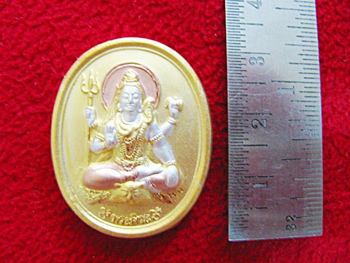 สินค้าหมดค่ะ เหรียญพระศิวะหลังพระแม่อุมาเทวีเนื้อสามกษัตริย์พร้อมใบคาถาค่ะ