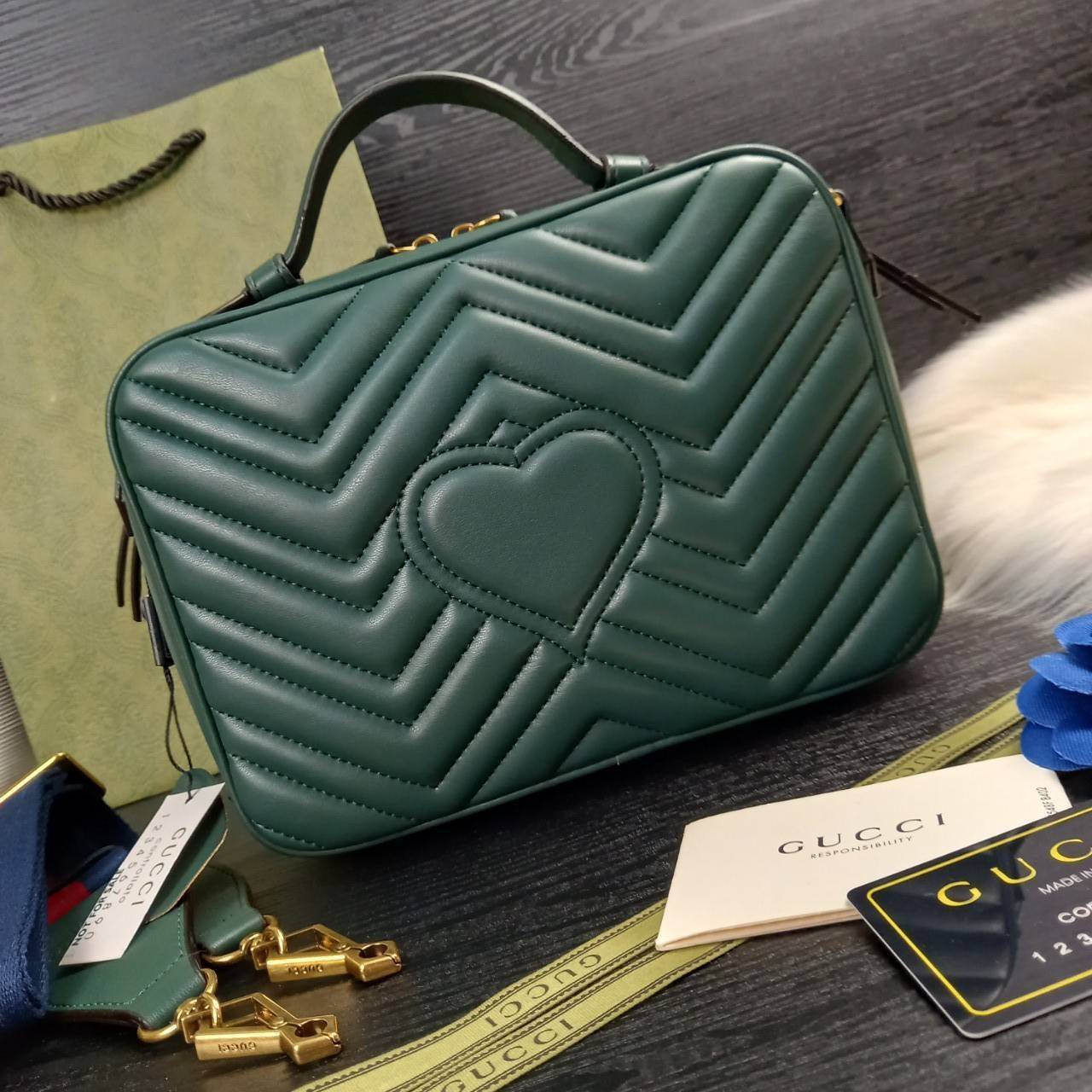 VIP GUCCI GG MARMONT TOP HANDLE SHOULDER BAG / BOLSA GG MATELASSE กระเป๋าถือ กระเป๋าสะพาย คอลเลคชั่นสุดหรู มาพร้อมสายสปอร์ตสะพายยาว สามารถปรับระดับได้ ถอดได้ เป็นอีกรุ่นที่โดดเด่นมากๆ การใช้งานคล้องตัวสุดๆ โดดเด่นด้วยโลโก้ GG ขนาดใหญ่เป็นเอกลักษณ์