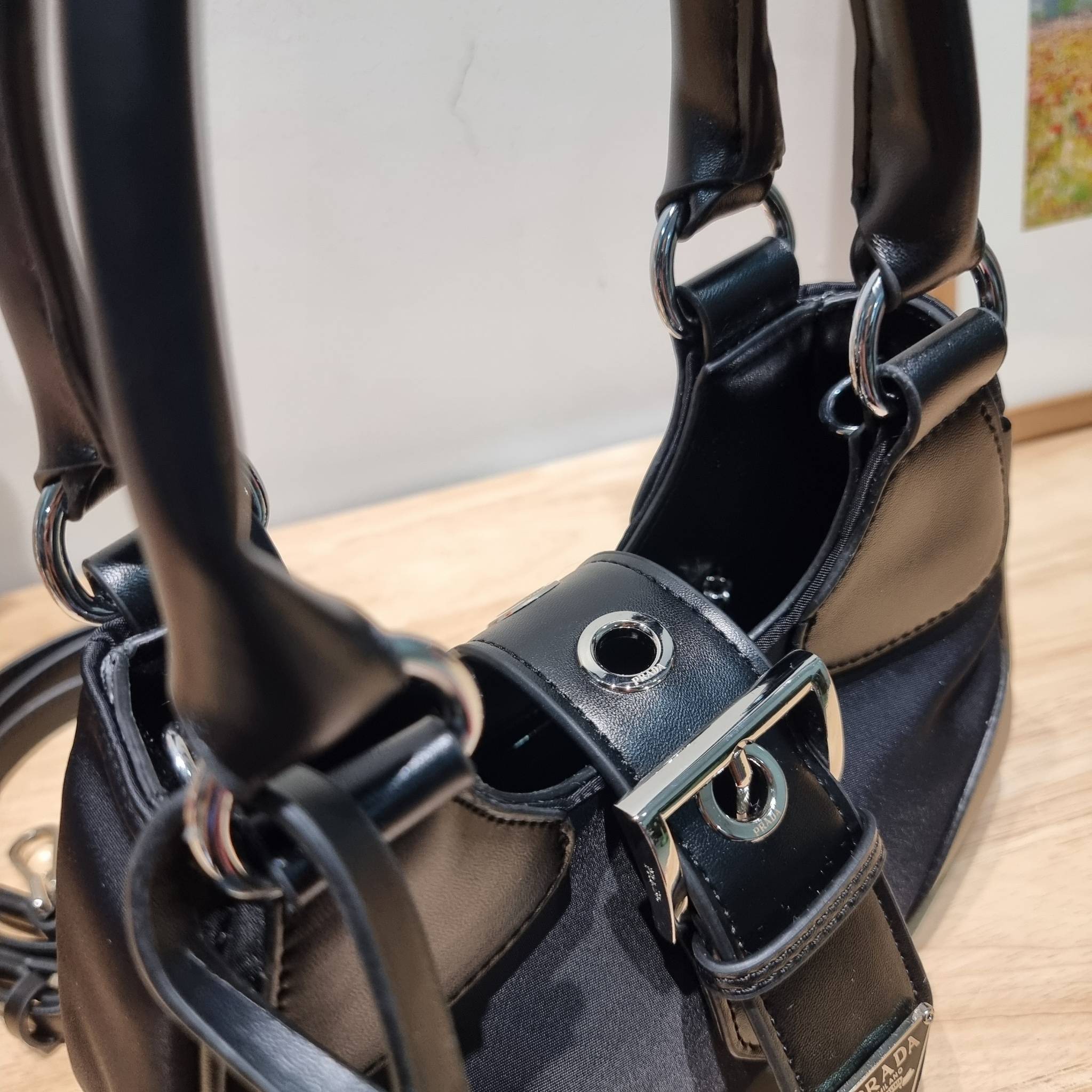 Prada Moon bag / PRADA RE-NYLON AND LEATHER MOON PADDED BAG ใหม่ล่าสุด กับคอลที่ใครๆเห็นก็ต้องรัก ขนาดกำลังน่ารัก ดีไซน์สวยดุ และยังดูแพงได้อีก